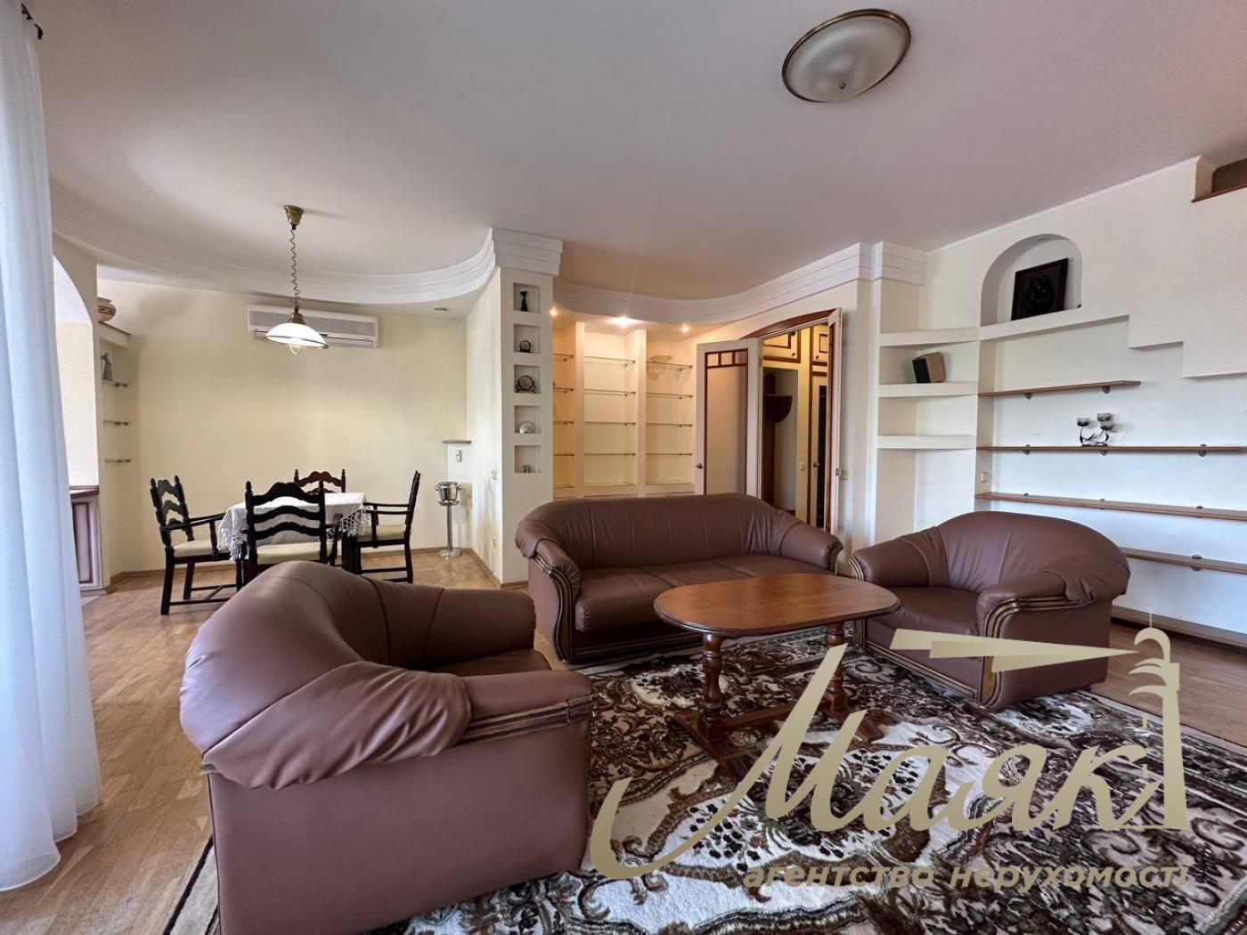 Оренда дворівневої квартири по вул.Верхогляда/Драгомирова 4, Печерський район.