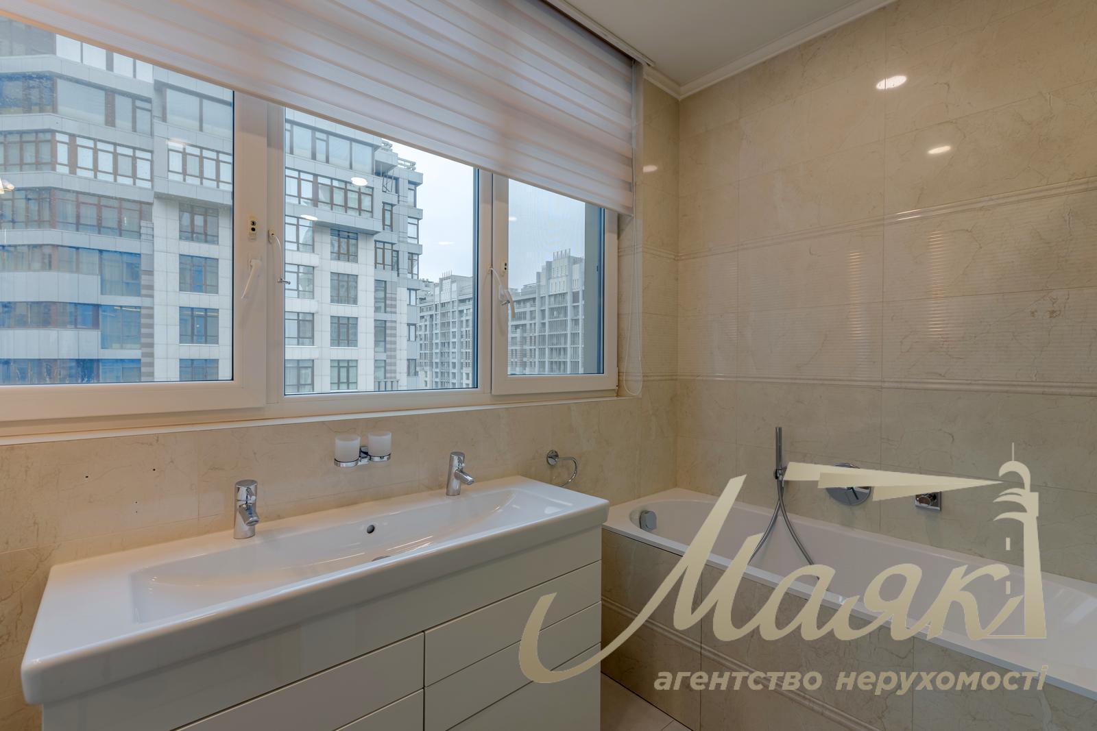 Продаж 4-кімнатної квартири в ЖК "Новопечерські Липки" Адреса: вул. О. Верхогляда (Драгомирова), 16, Печерський район.