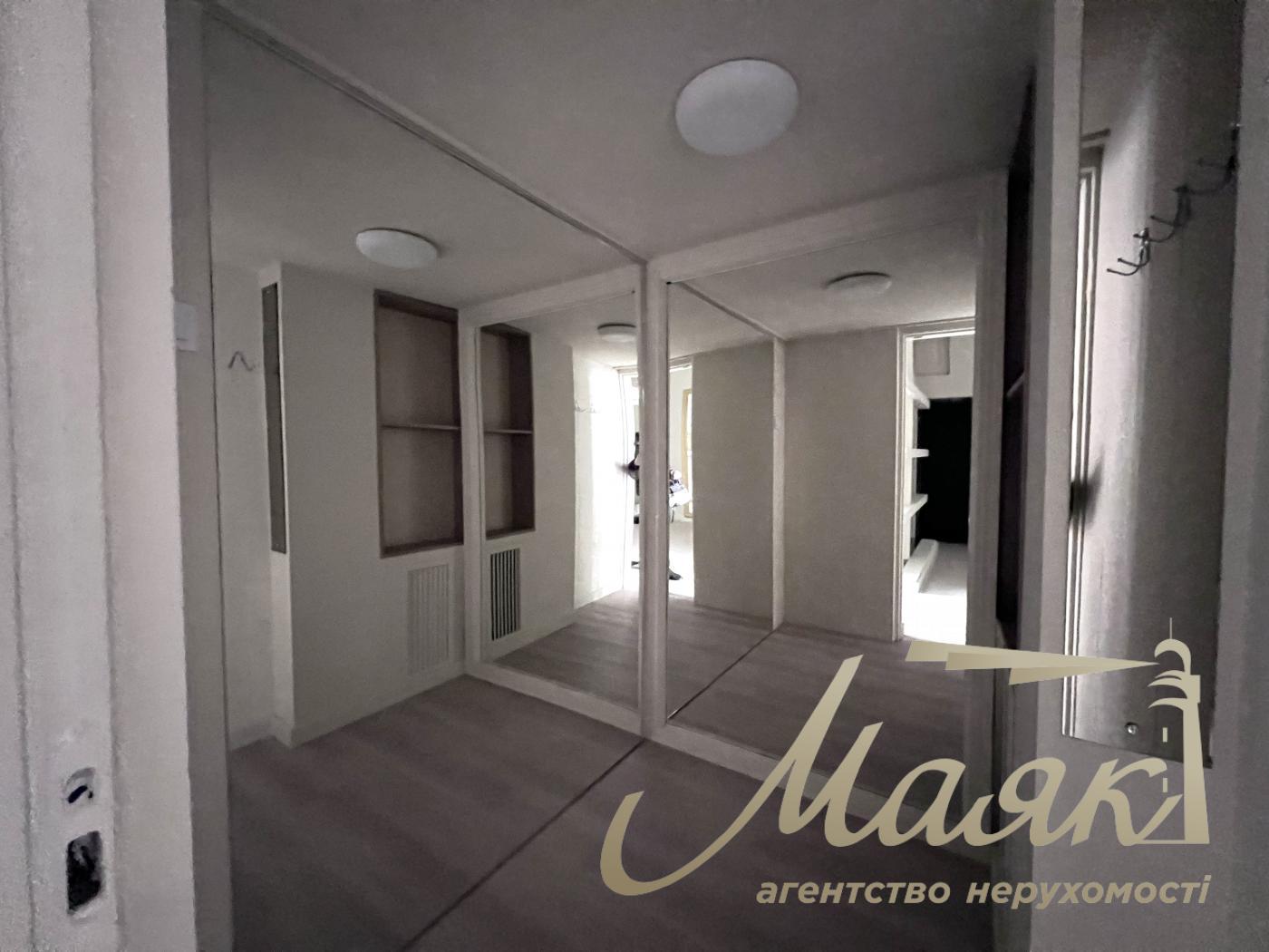 Оренда фасадного приміщення 156м2, Шота Руставелі 15.