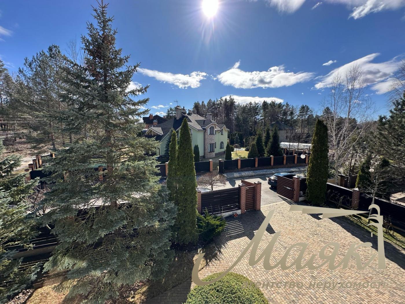 Пропонується до продажу будинок у лісовій зоні в селі Гореничі - в екологічно чистому місці серед сосен, поруч з озерами.