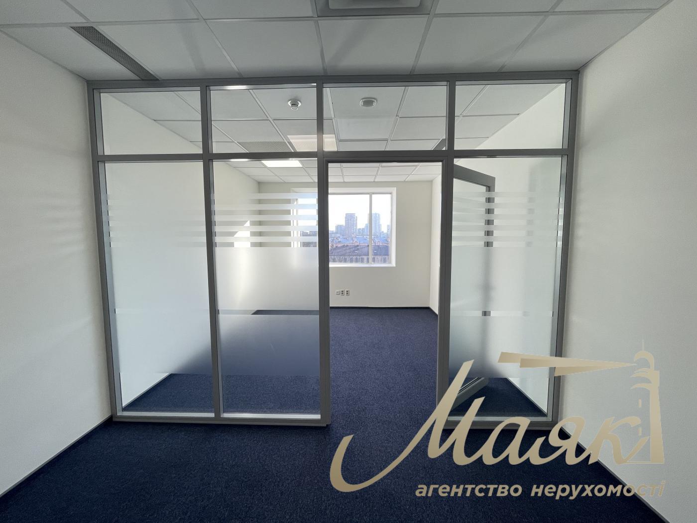 Аренда офисного помещения в БЦ 111m2, Центр