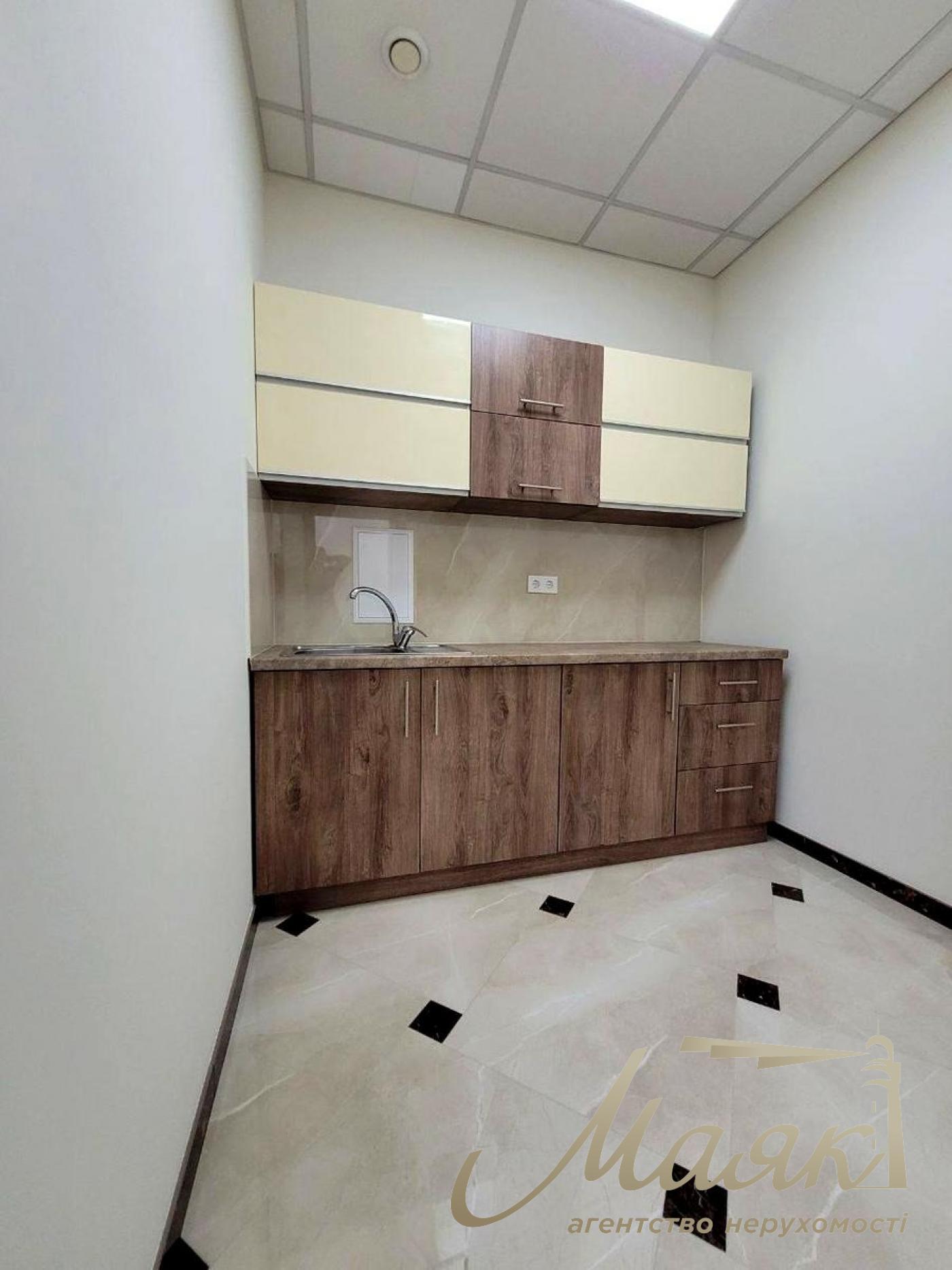 Аренда офиса 200 м² в центре Киева, ул. Сечевых Стрельцов, 50