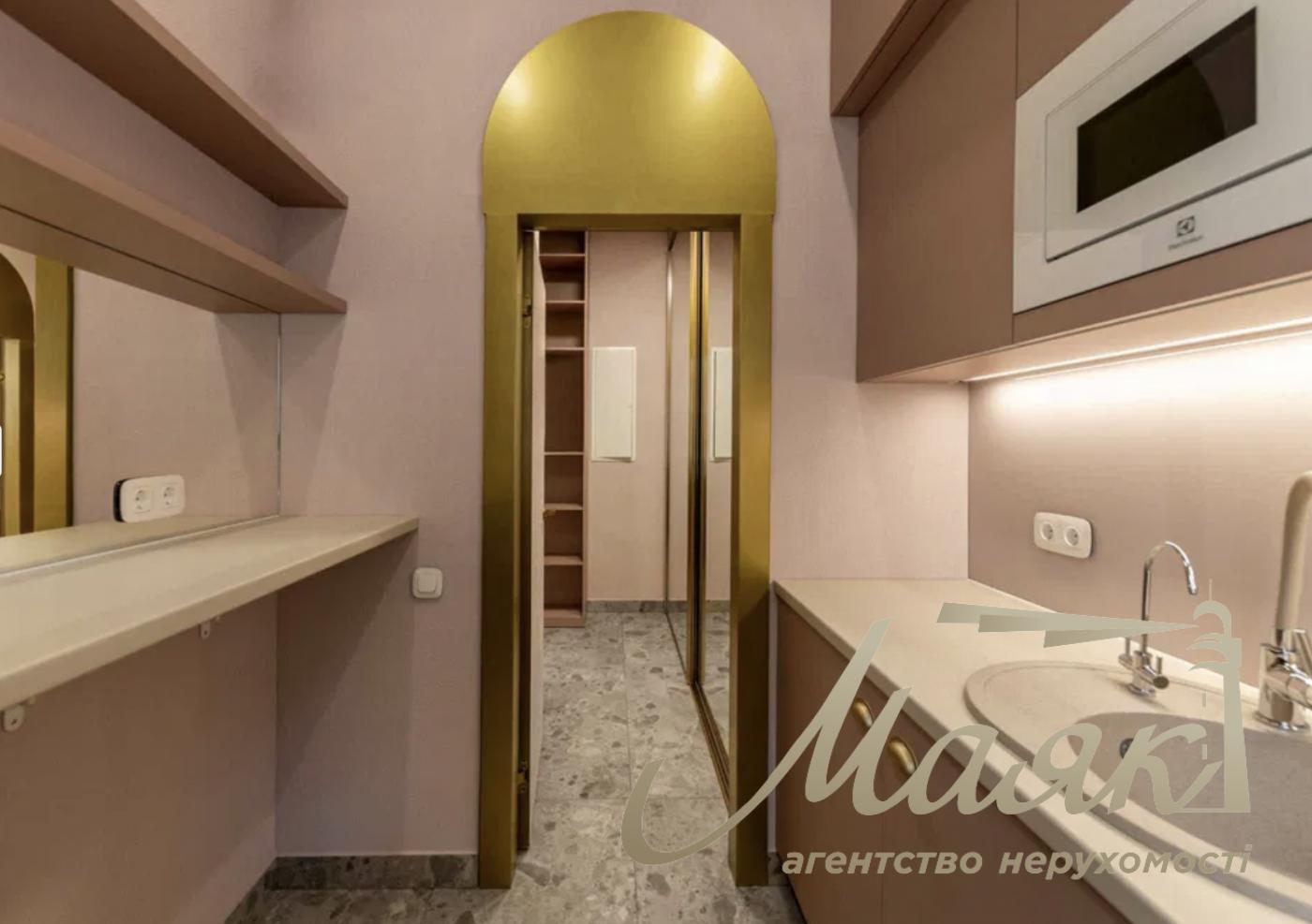 Beauty salon for sale Pecherskiy district/Designer's renovation/Facade