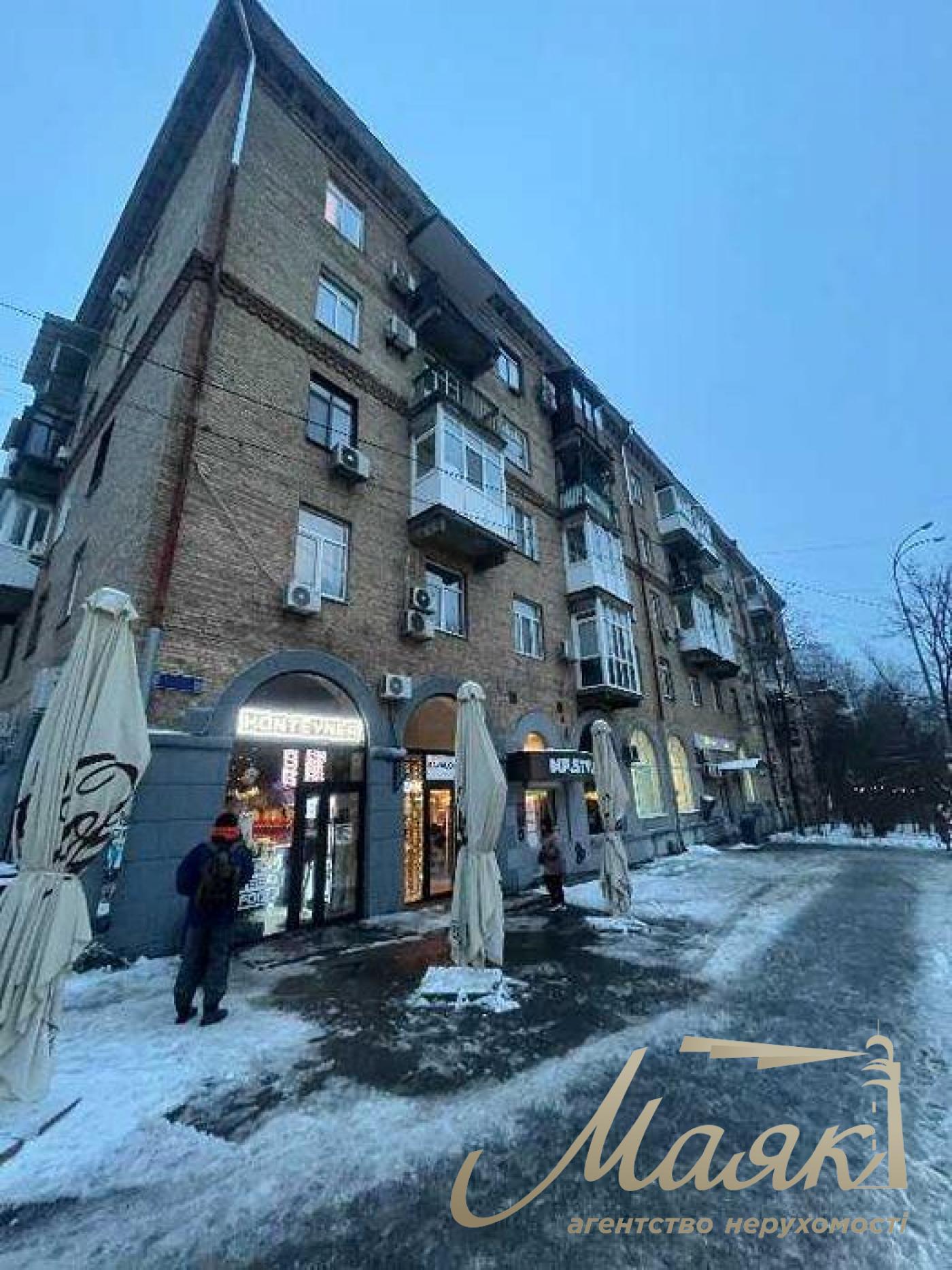 Продаж фасадного приміщення 121 м.кв. Підвисоцького, Печерськ