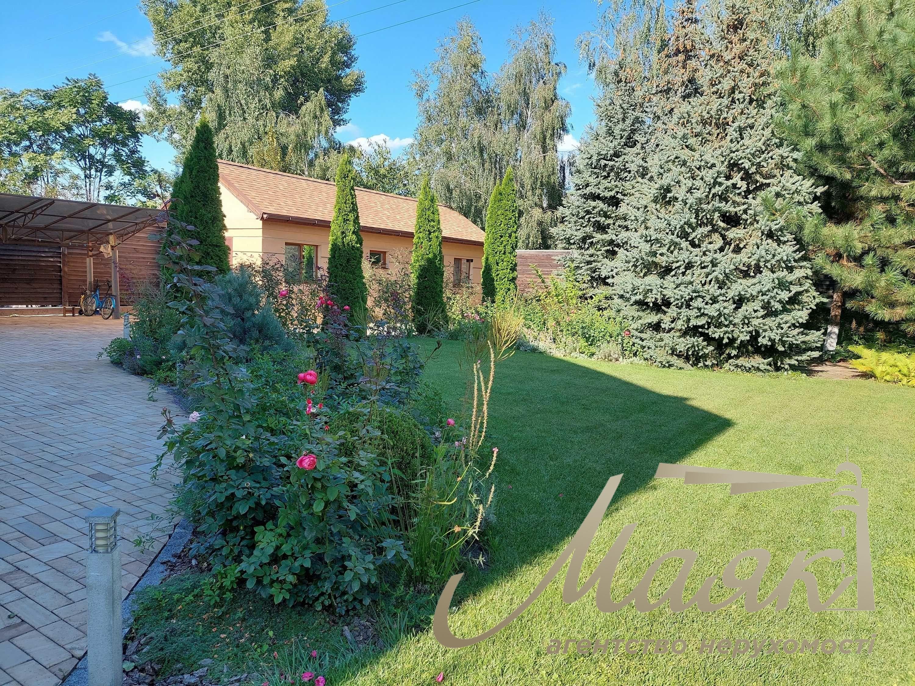 Оренда 3-поверхового котеджу (650 м²) з виходом до води, пляжем та басейном на 20 сотках