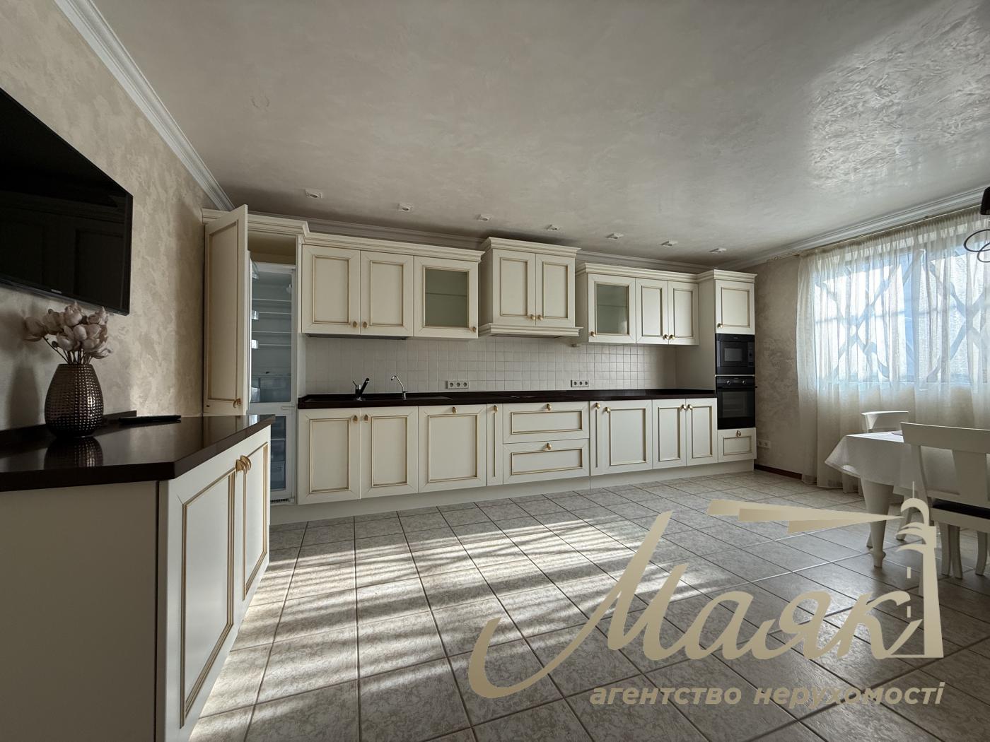 Оренда будинку 400 кв.м з тенісним кортом, великою зеленою територією | Бориспільський район| с.Гора