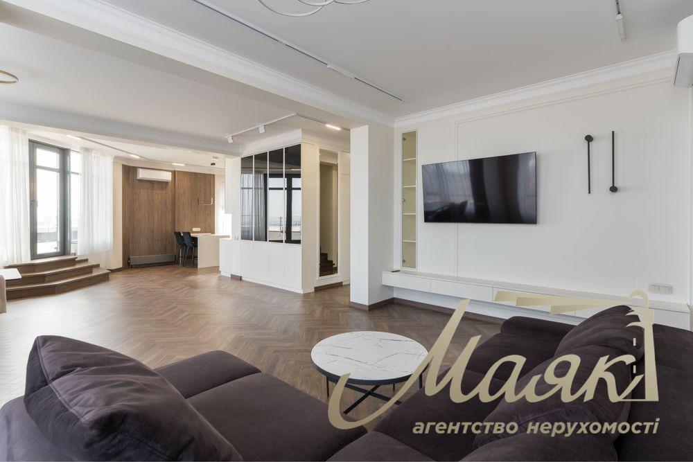 Rent two-storey penthouse with terrace in Pecherskaia