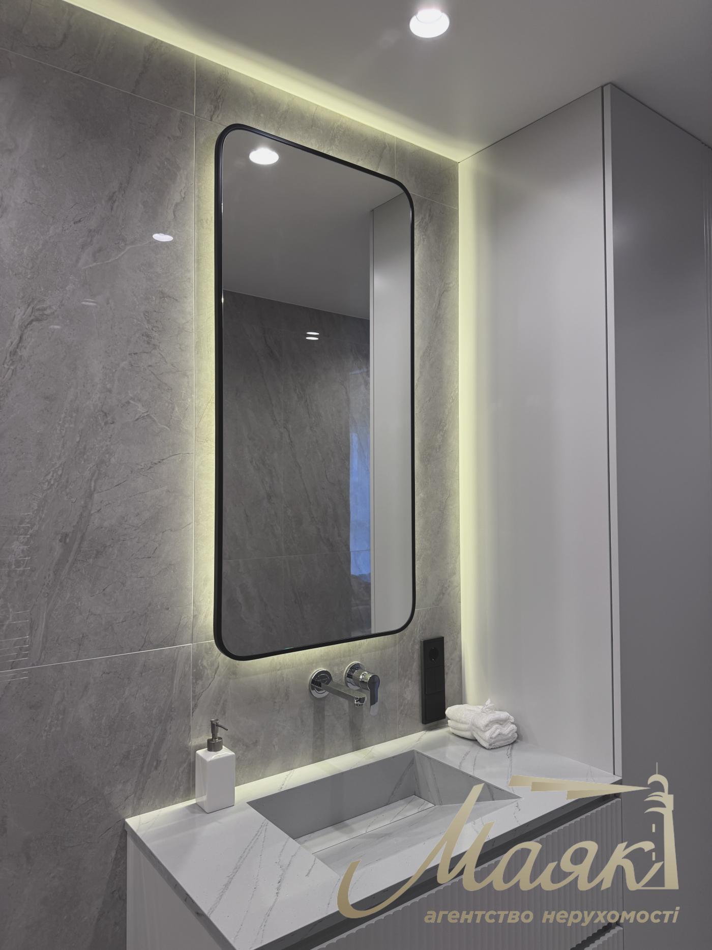 Продаж квартири 120m2 в ЖК Французький квартал 2, вул. Джона Маккейна 3а, Центр, Київ