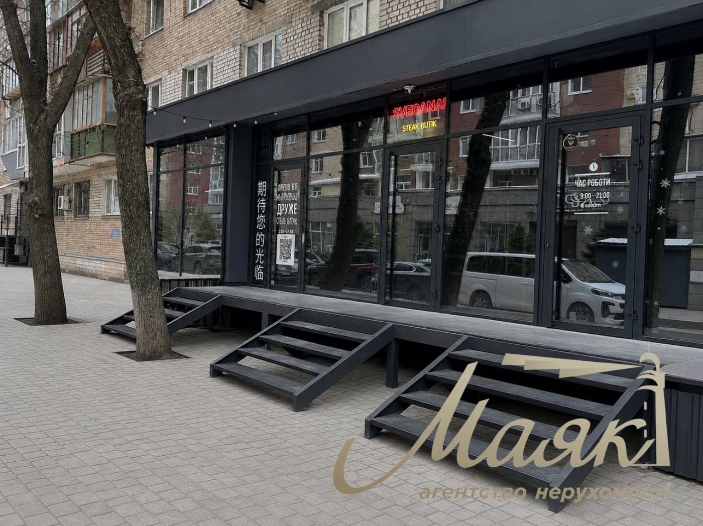Оренда фасадного приміщення 30 м² 15 кВт окрема витяжка перший поверх