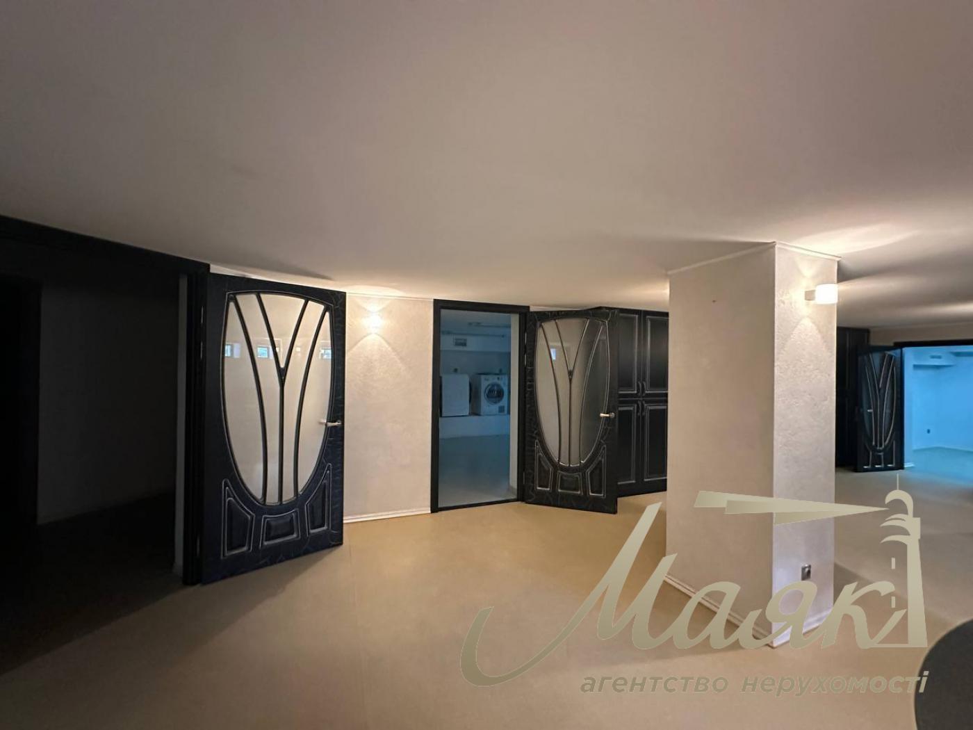 Оренда будинку 650м2 на 60 сотках землі на Хуторі Мриги, Голосіївський район.