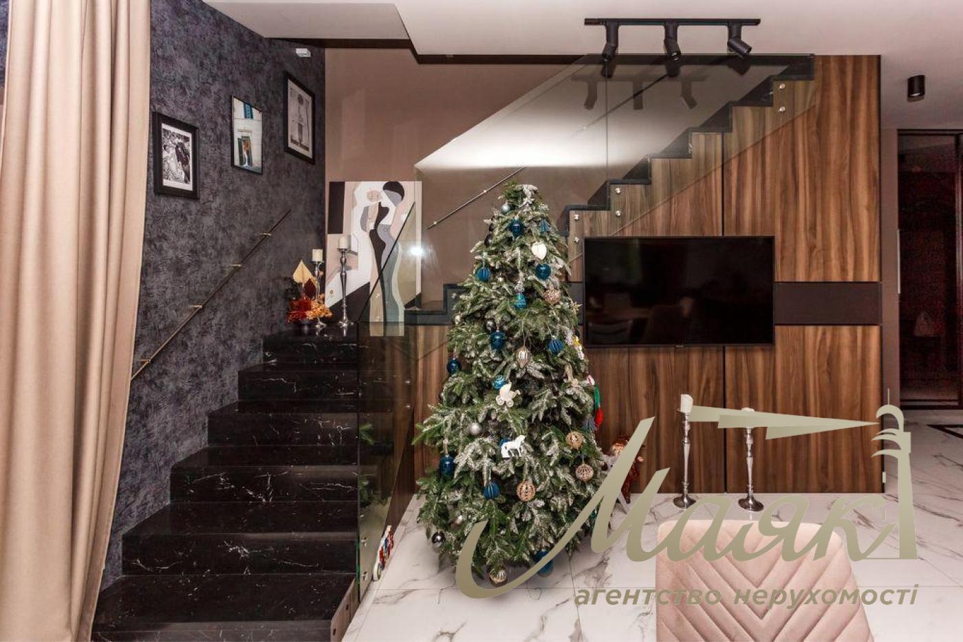 Продаж 2-поверхового будинку 210м2 с.Підгірці, Романків