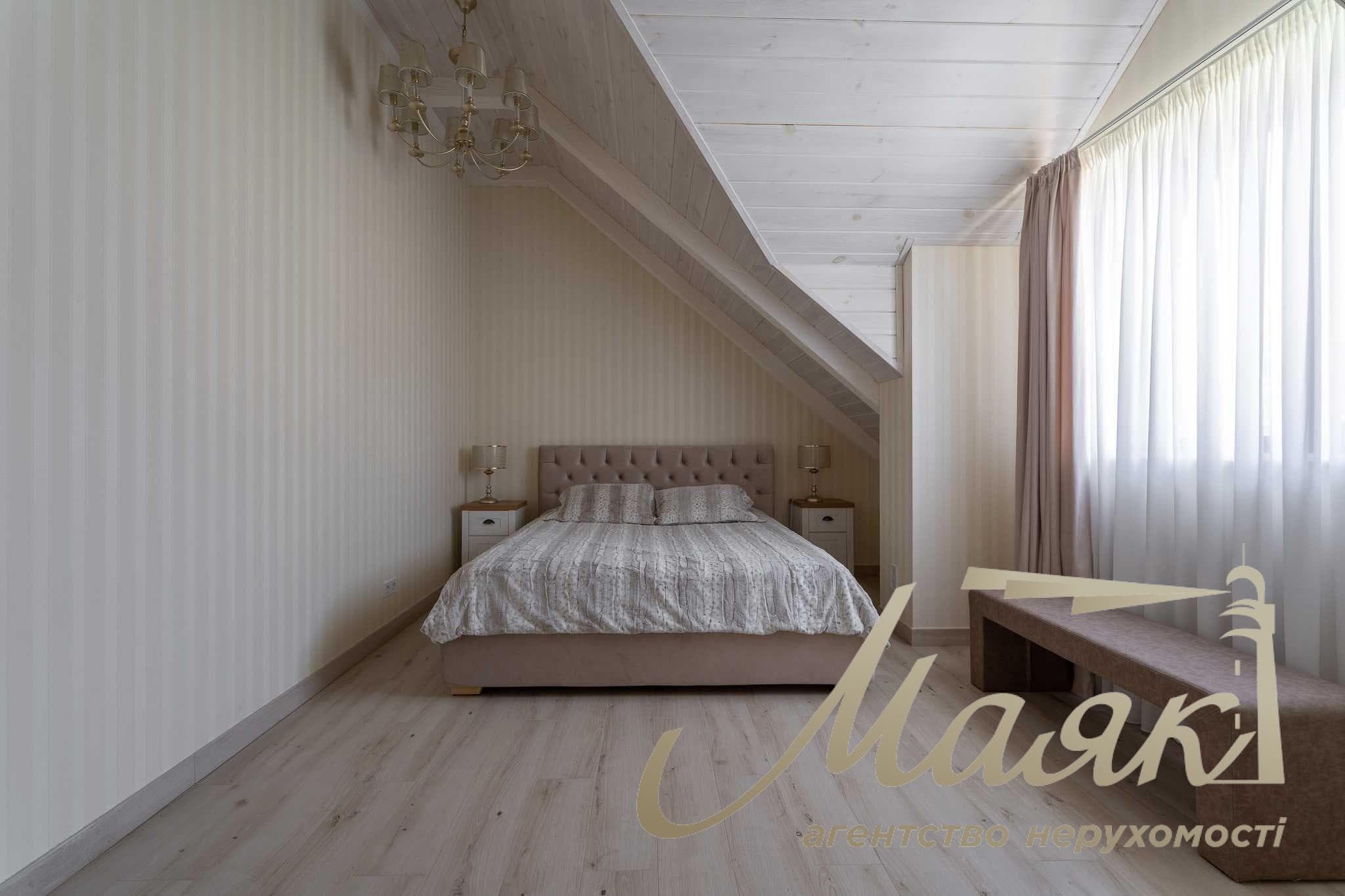 Продаж будинку/сімейної садиби площею 450 м² (2 будинки загальною площею 580 м²), земельна ділянка площею 30 соток, Чапраївка/Віта Литовська, м. Київ, Голосіївський район, 15 хвилин від станції метро «Видубичі»
