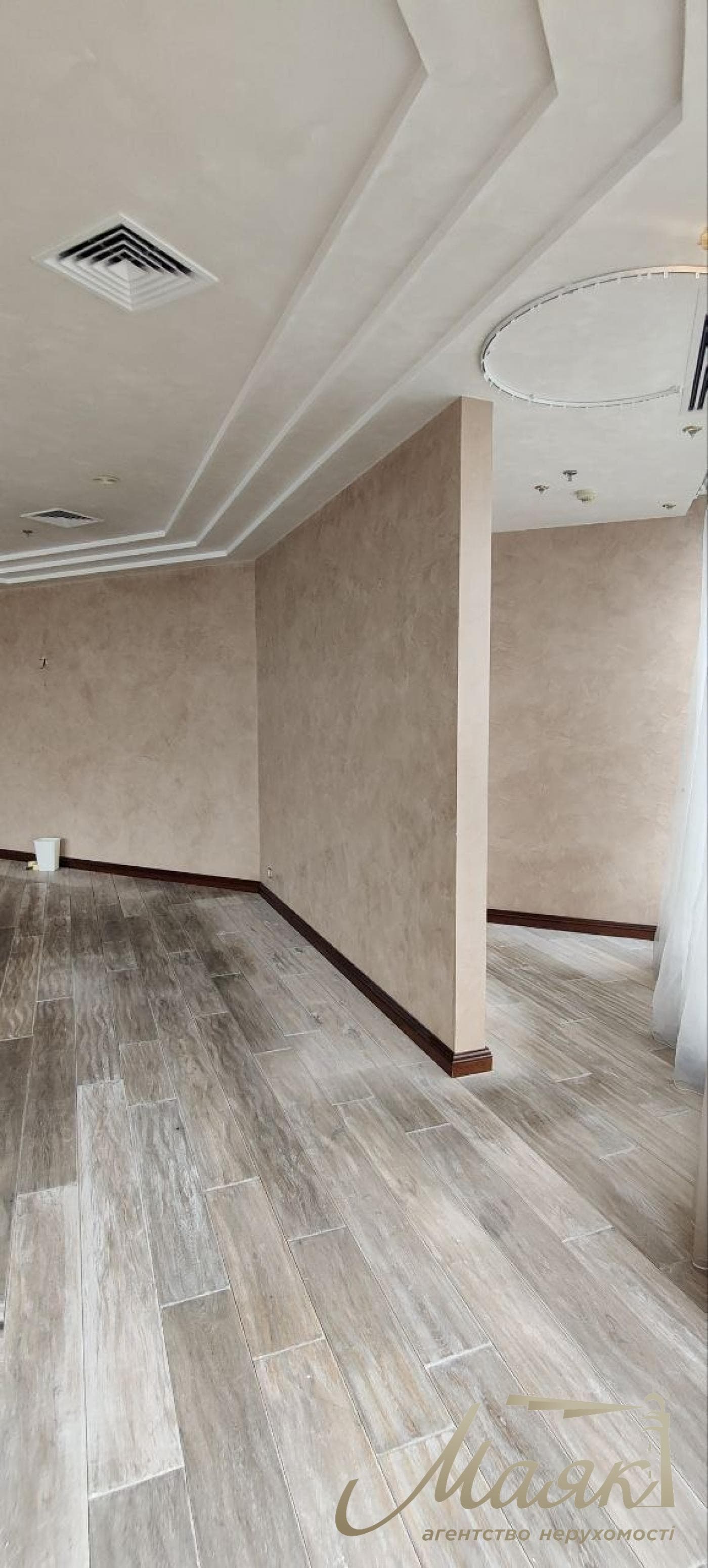 Оренда офісу площею 279 м² у бізнес-центрі «Парус», 20-й поверх