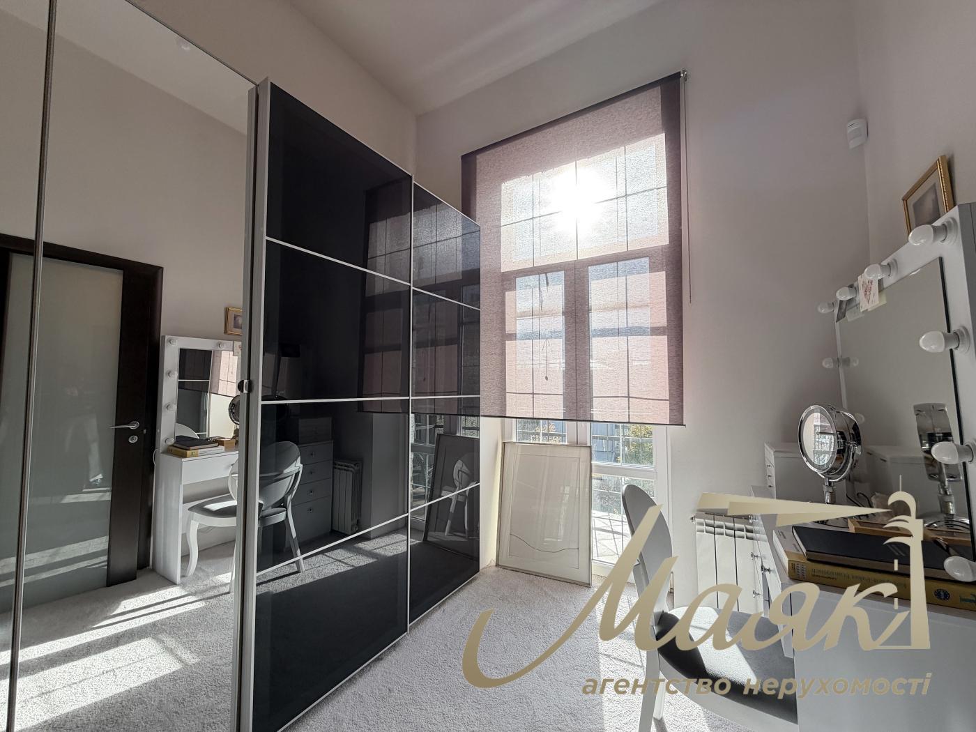 Оренда 4х-кімнатної квартири 200 м² у самому серці Києва - вул. Рейтарська, 5, Шевченківський район.