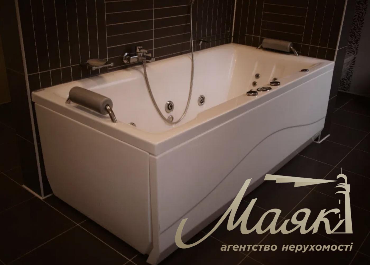 Продаж 2-х поверхового будинку 250 м², Хотів