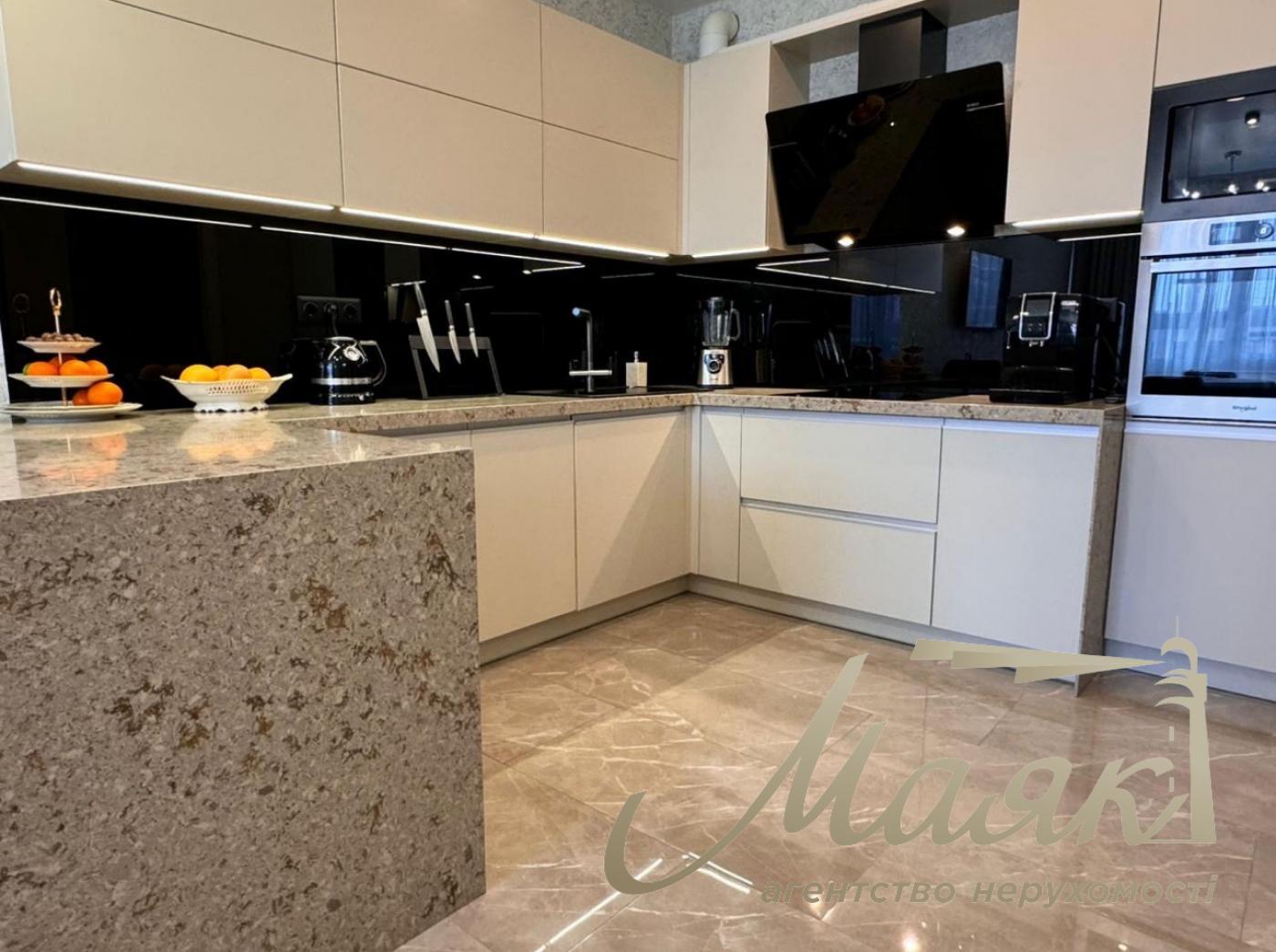 Rent 3-room apartment, "Hofmann House", Center, (There is always electricity)