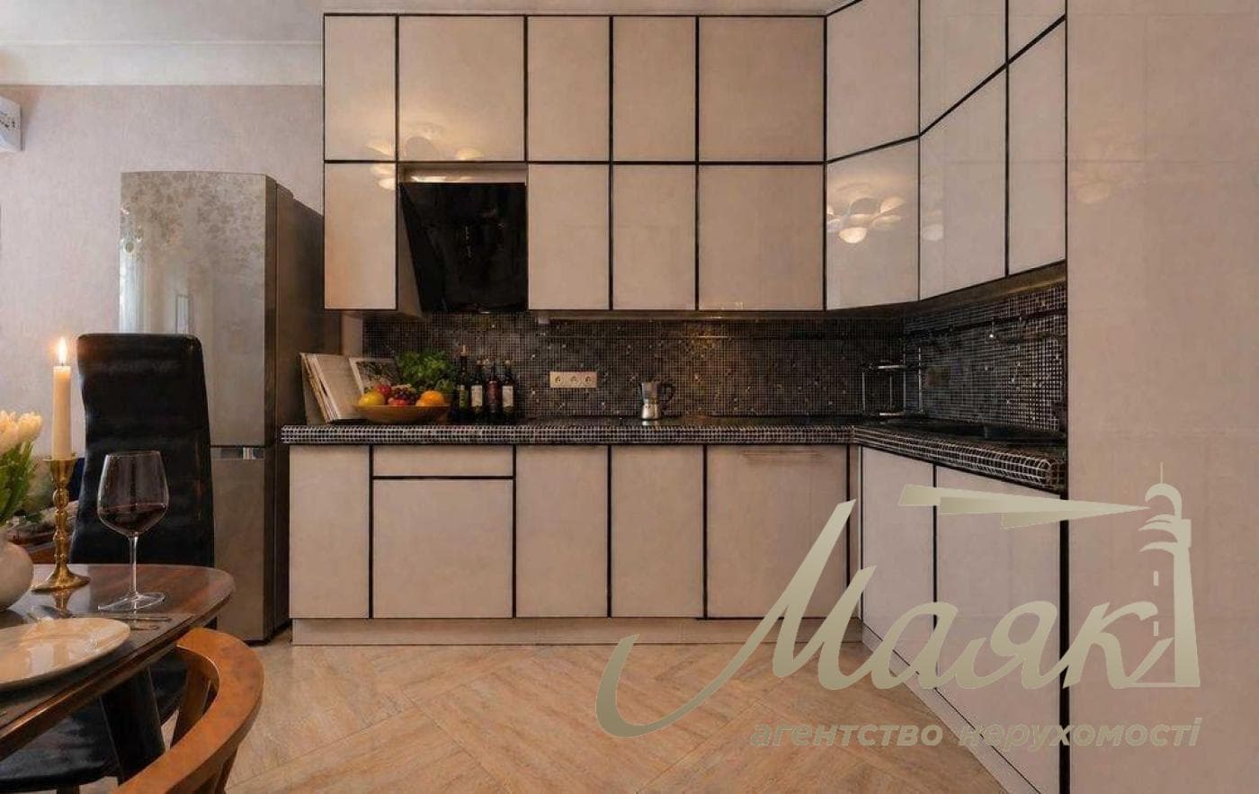 Продаж 2-кімнатної квартири, 90 м², ЖК «Рівер Стоун»