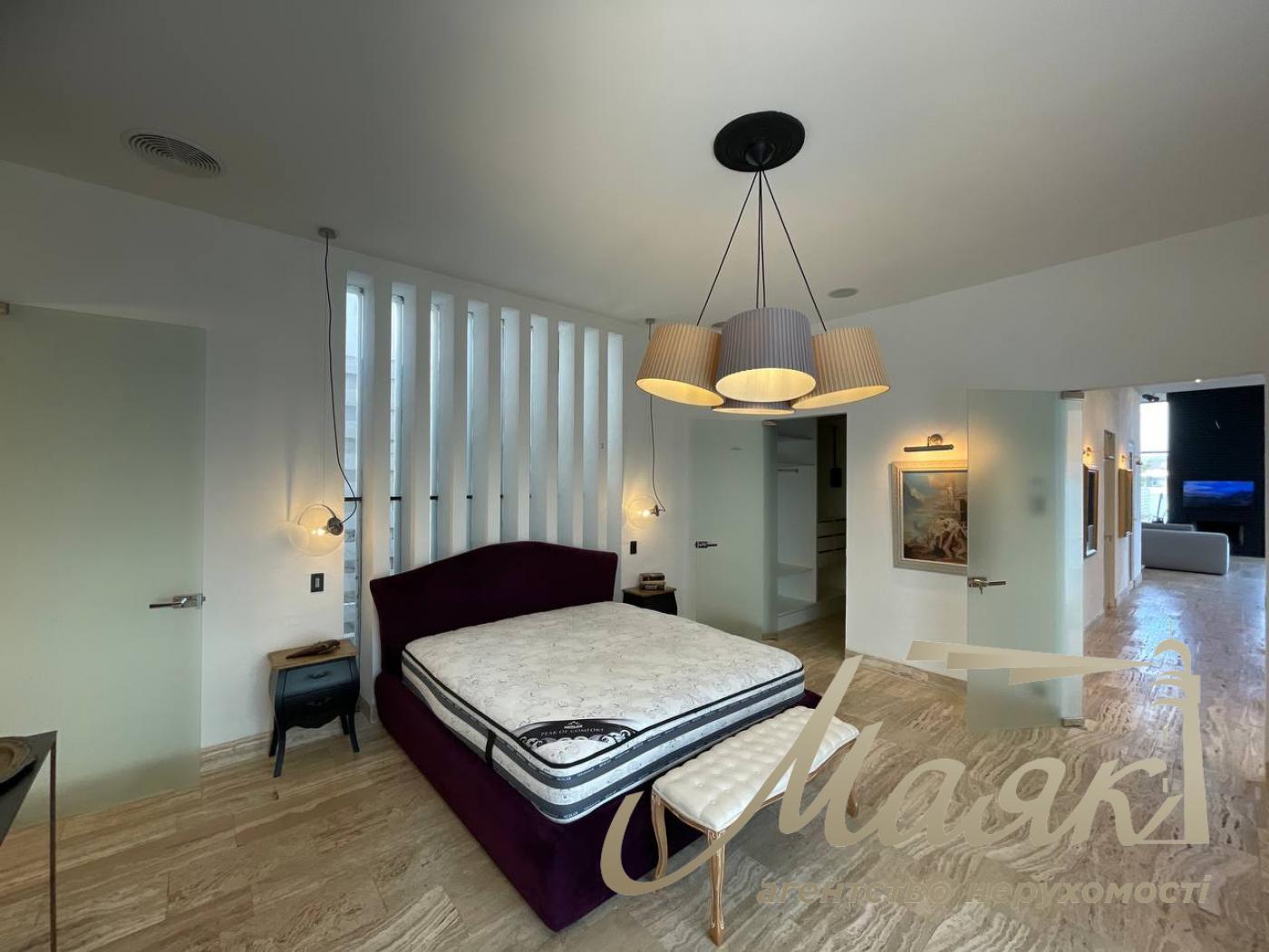 Оренда будинку Лісники- 200 м2 у котеджному містечку Хутір Ясний, з виходом на озеро, 10 соток