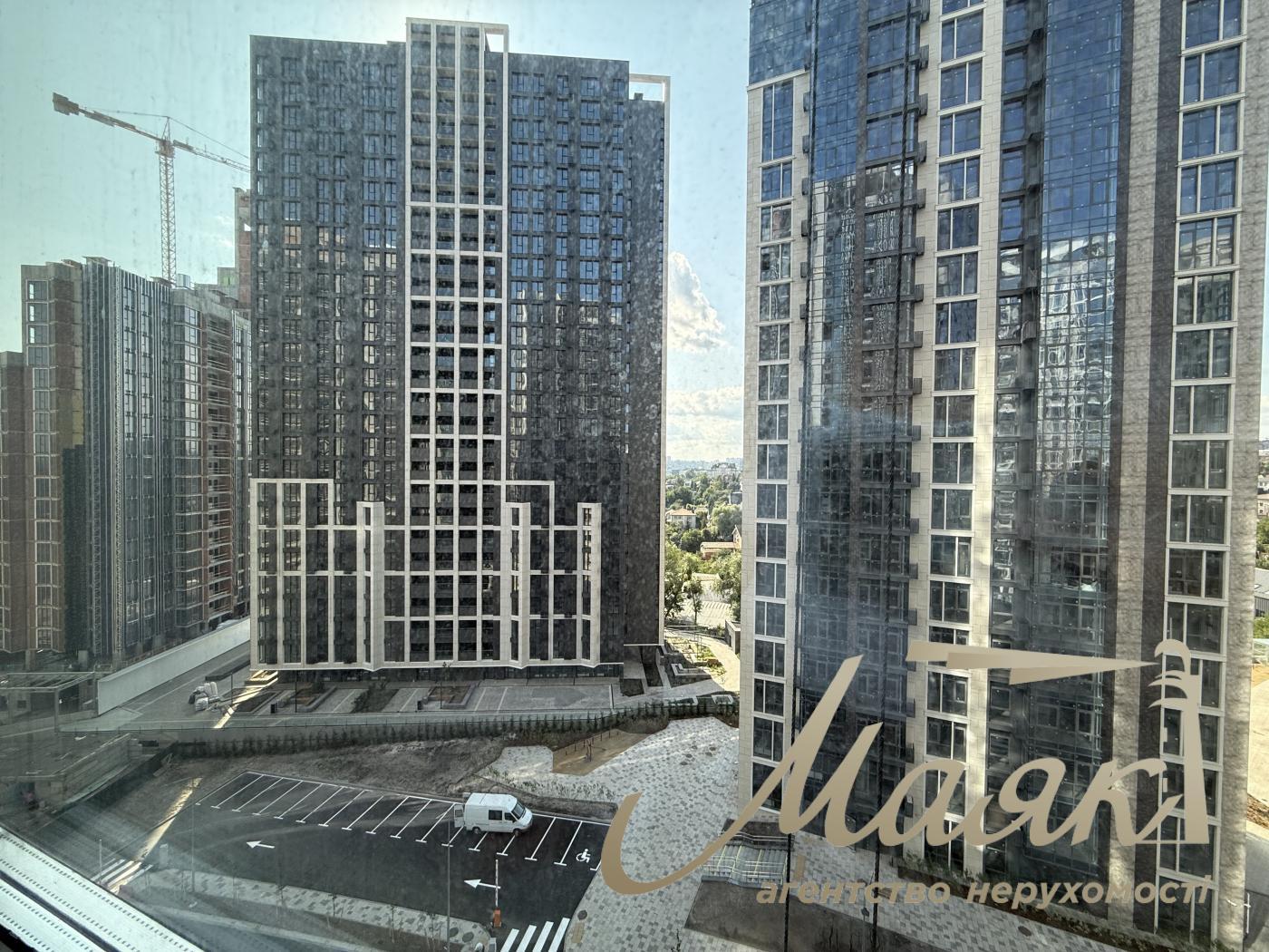 For sale 4-bedroom apartment Residential Complex Novopecherskie Lipki