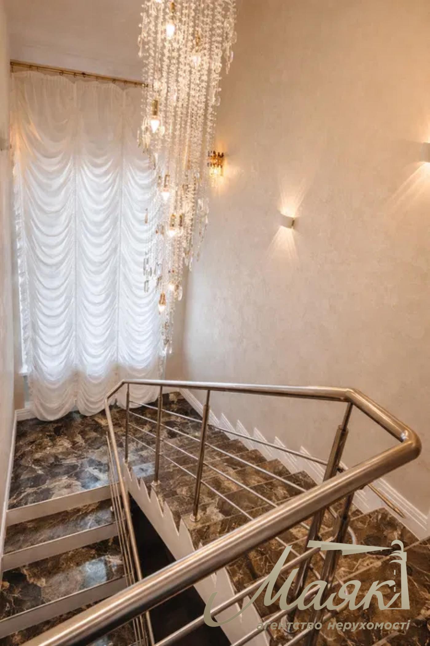 Продажа 2- х этажного дома (5 ком.), Осокорки