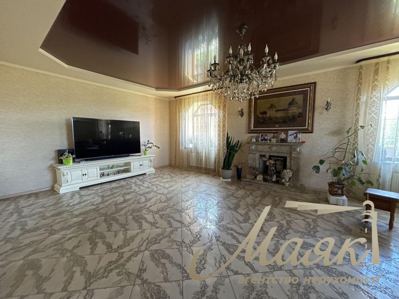 Продаж будинку 360 м2 у Жулянах з ділянкою 15 соток вул.,.Нова