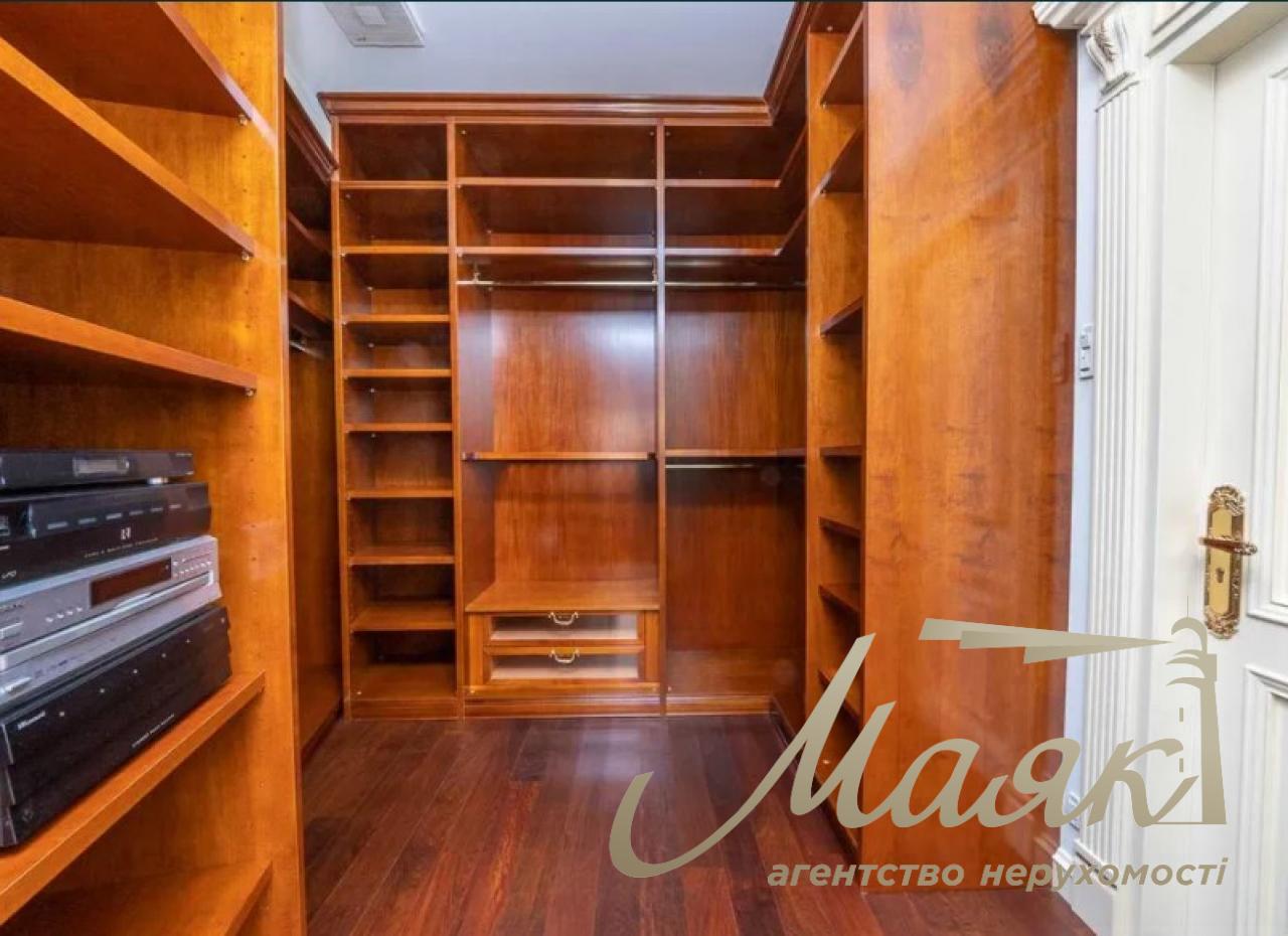 Продаж 3-х кімн. квартири, 278 м2, на вул. Городецького