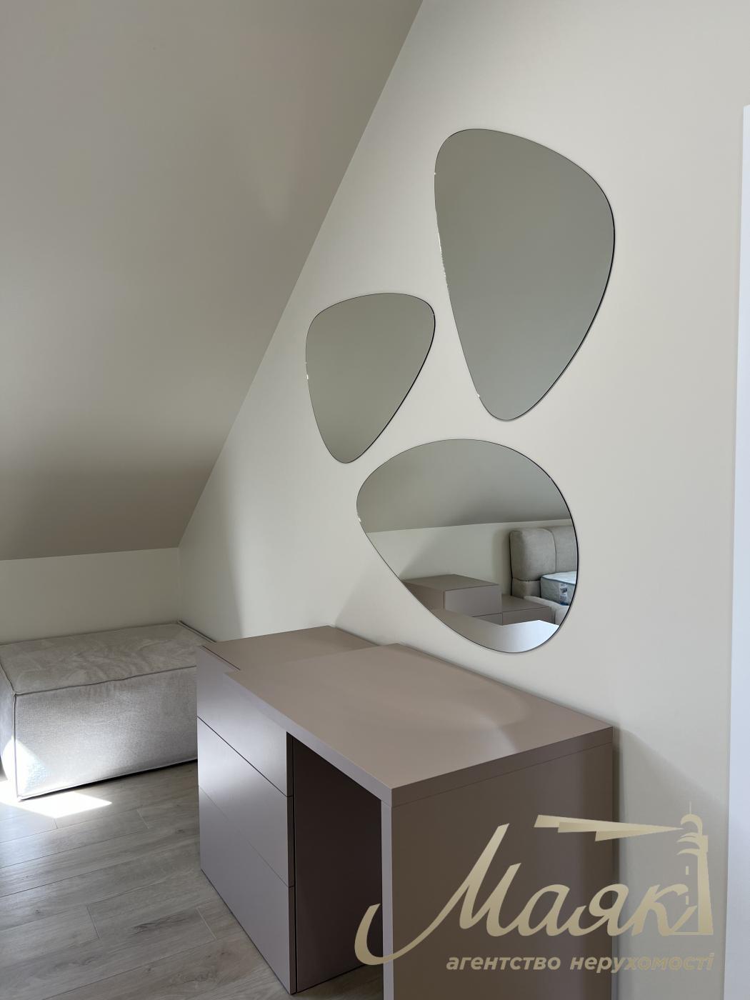 Rent 3-storey duplex 270m2, Kozin