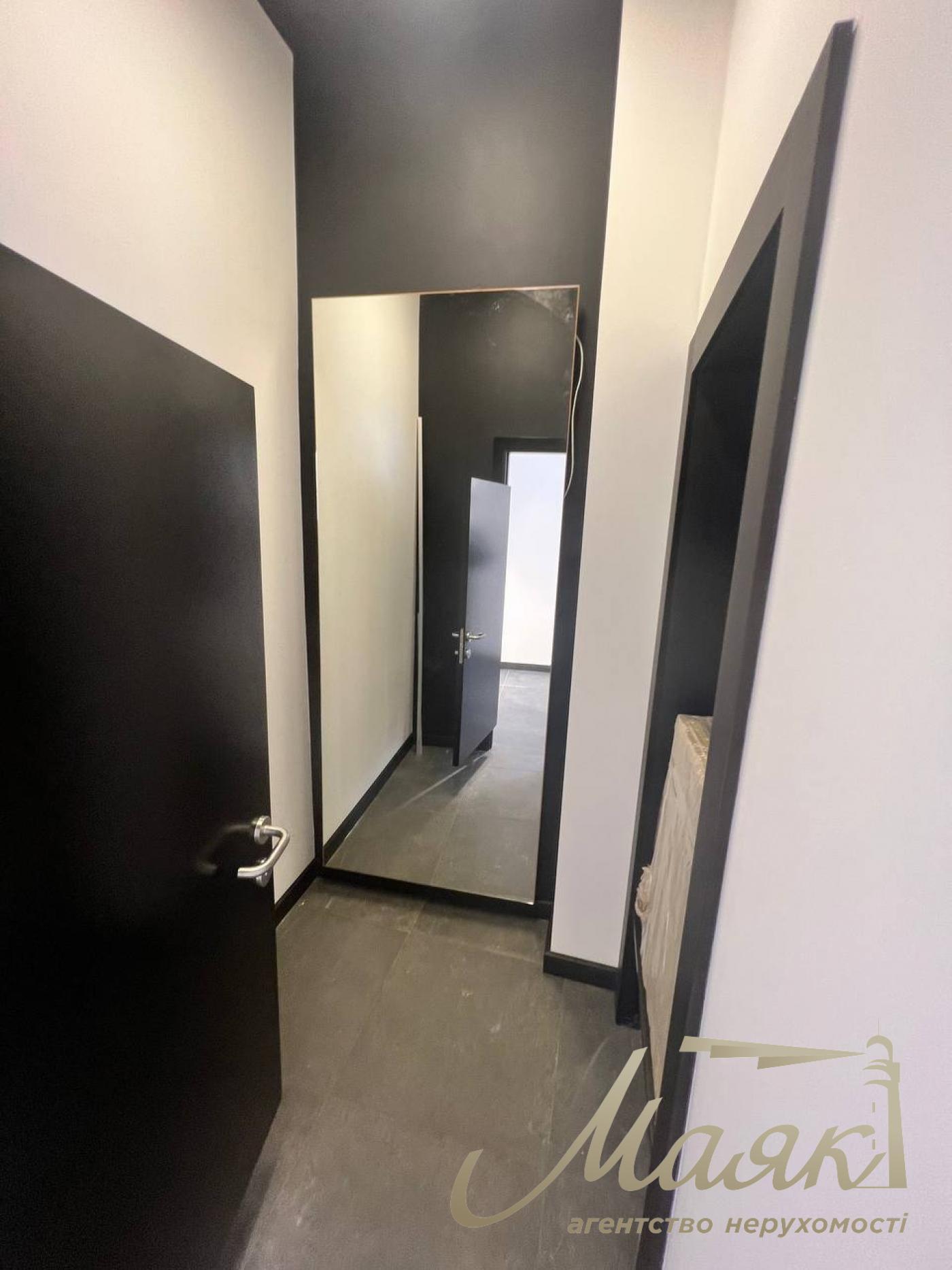 Продаж фасадного приміщення 43 м.кв. Печерський р-н, вул. Басейна