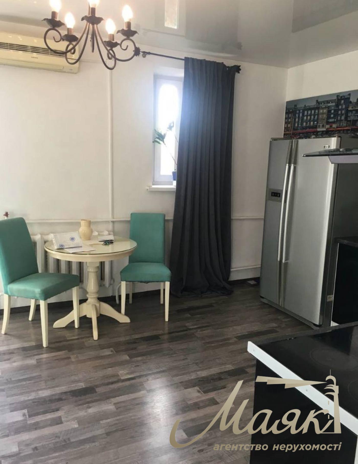 Оренда дворівневої квартири на Подолі.