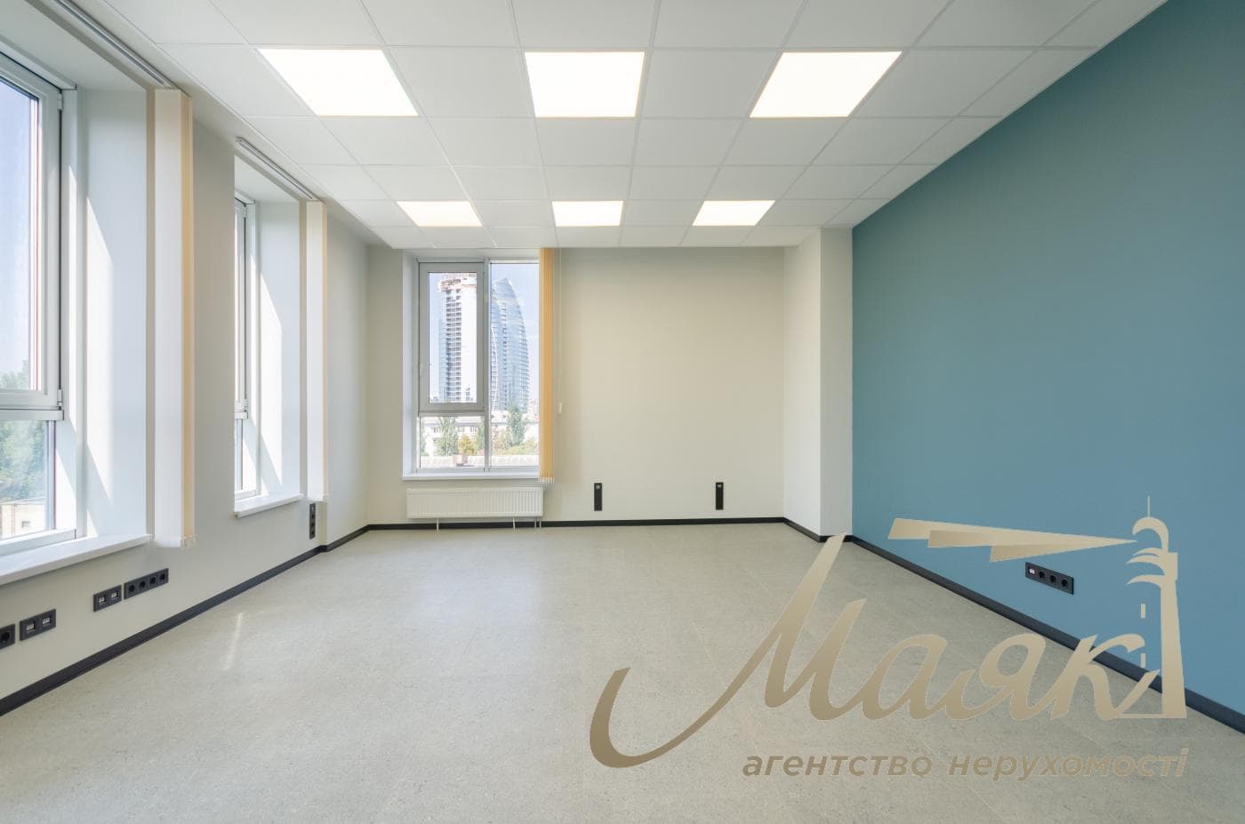 150 m² office space for rent in the Richmond residential complex, 26 McKenna Street; equipped with an inverter.