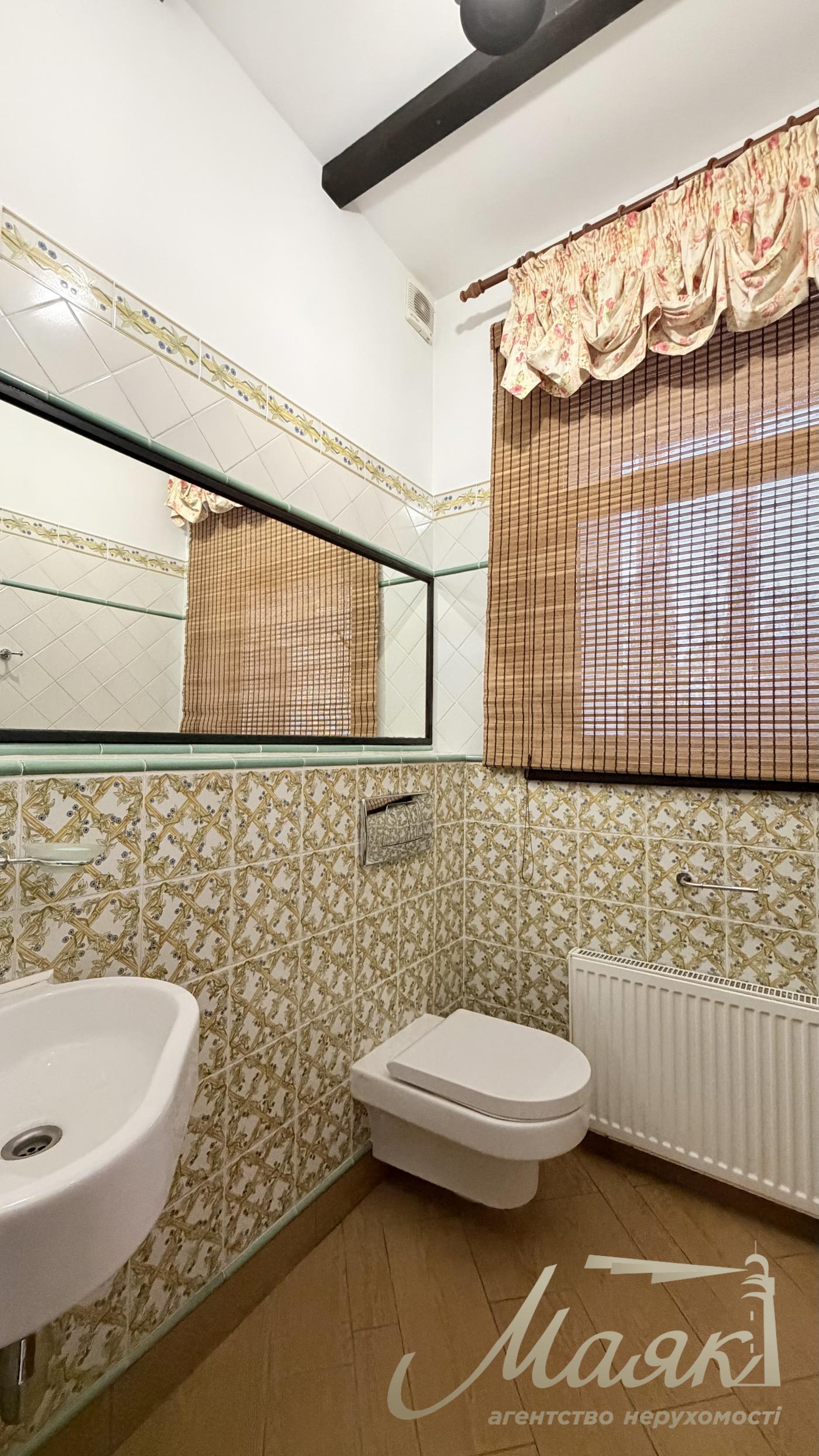 Оренда будинку К.Заспа, Козин, Плюти, оренда будинку в містечку, басейн, ліс, охорона