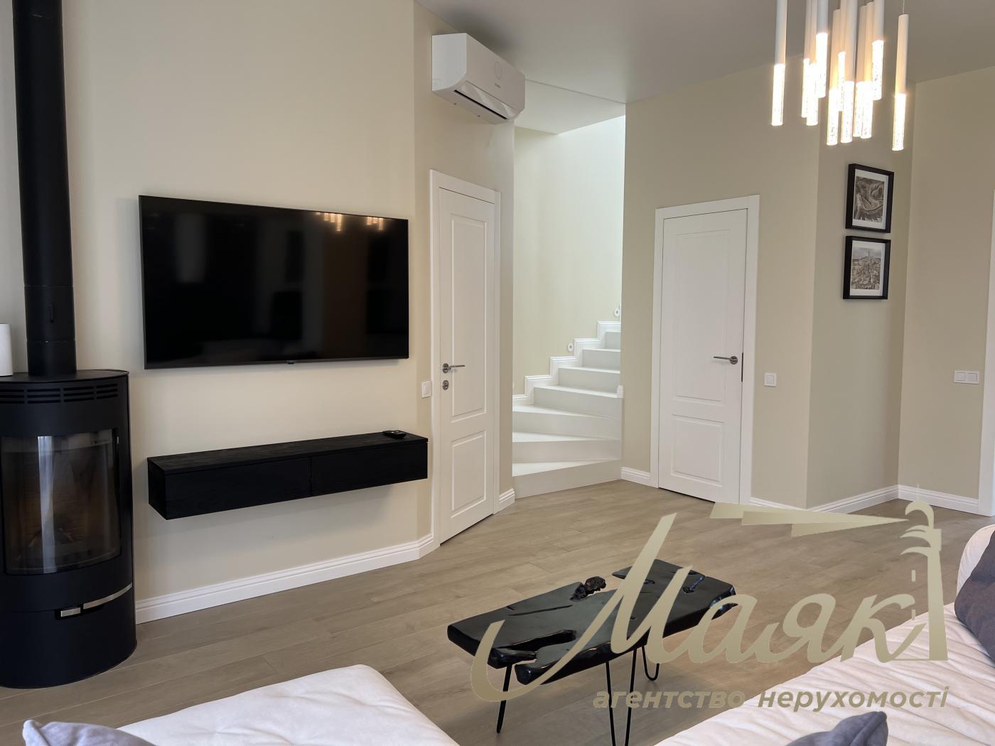 Rent 3-storey duplex 270m2, Kozin