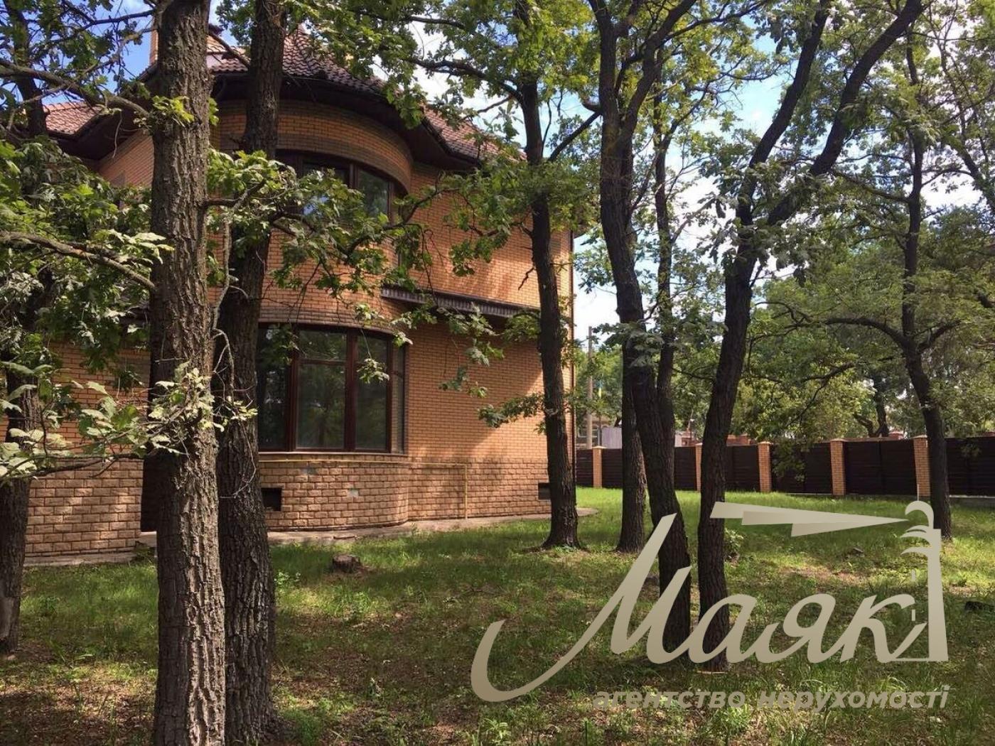 Продаж будинку 356м2 у Романкові з ділянкою 21 сотка