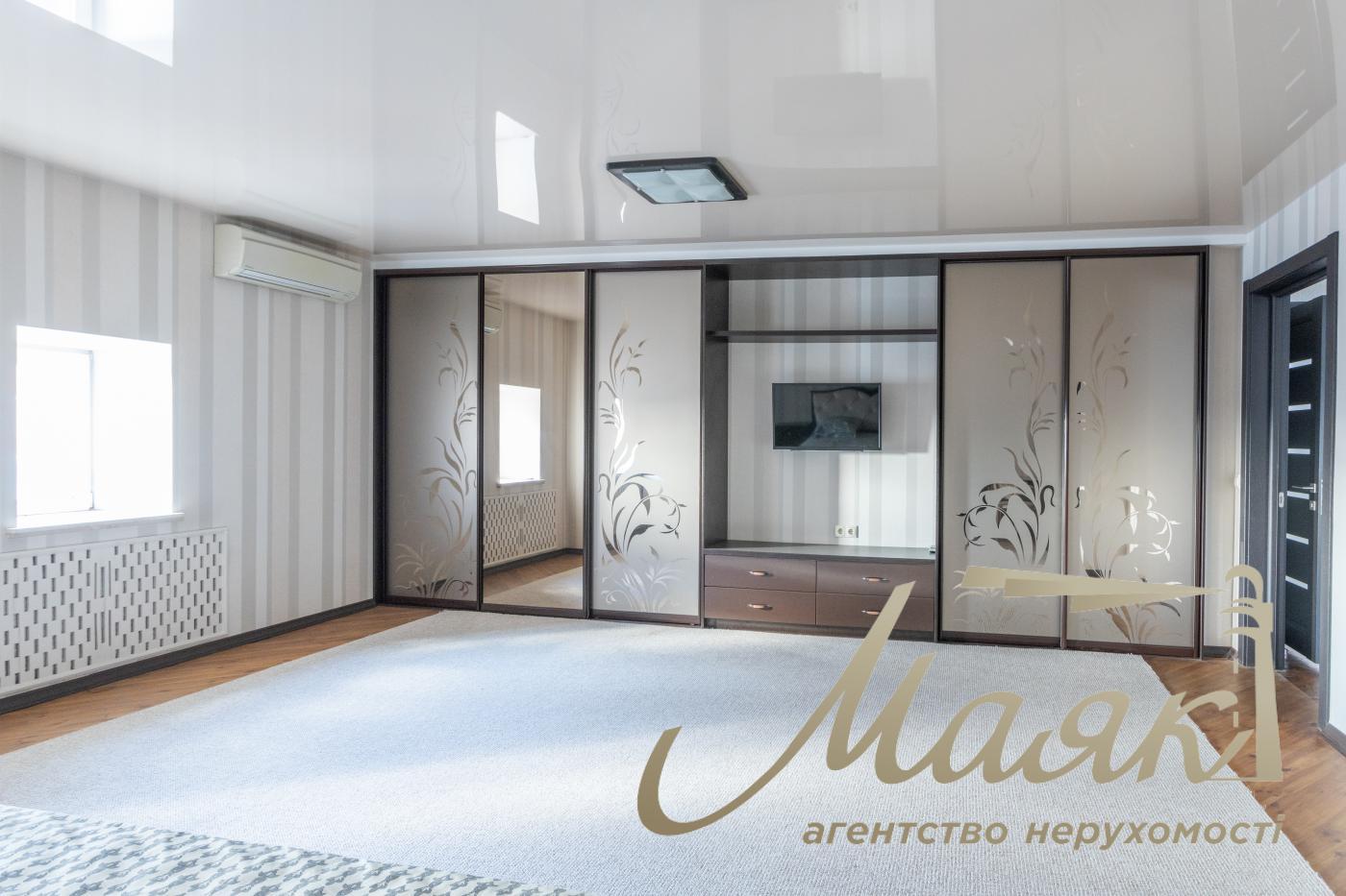 Продажа видового трехуровнего пентхауса 555м2, Ковпака 17, Нижний Печерск, метро Лыбедская