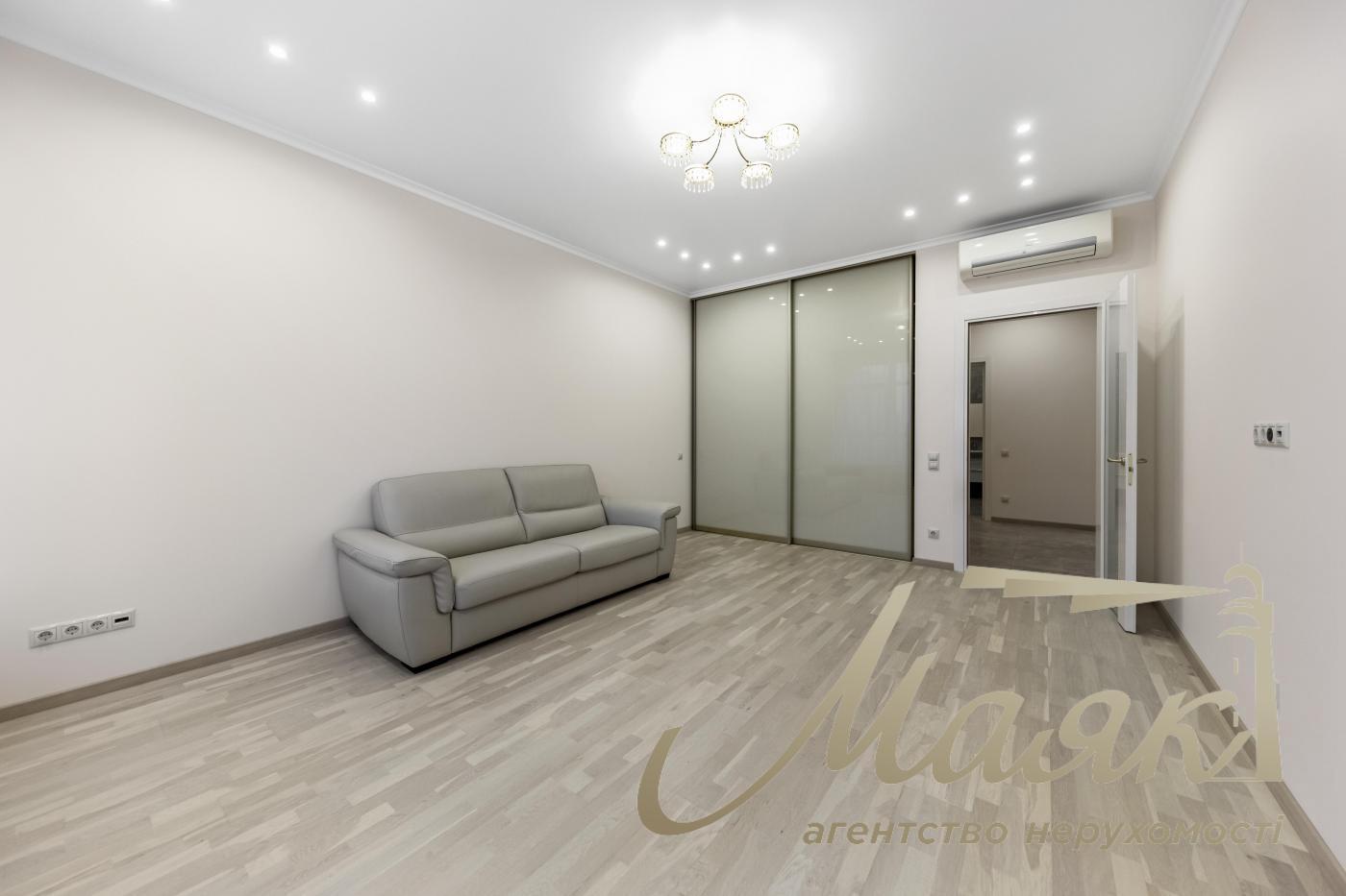 Продажа квартиры 200м2 в центре Кловский спуск, 7