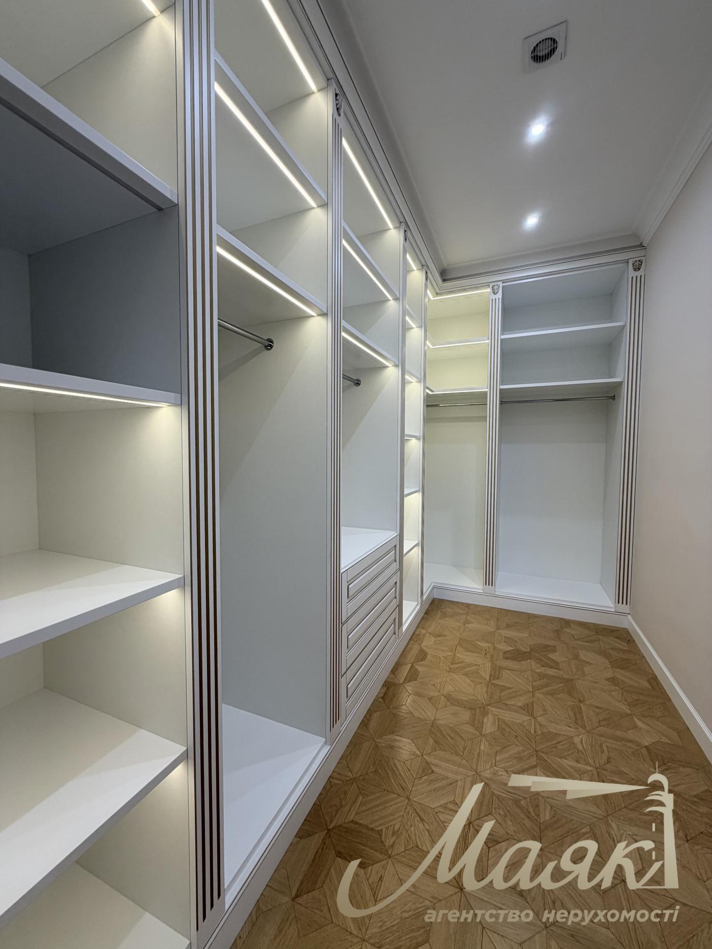 Продажа дома 418.6м2 с выходом до воды, участок 50 соток в КГ "Dream Village", с. Лебедевка