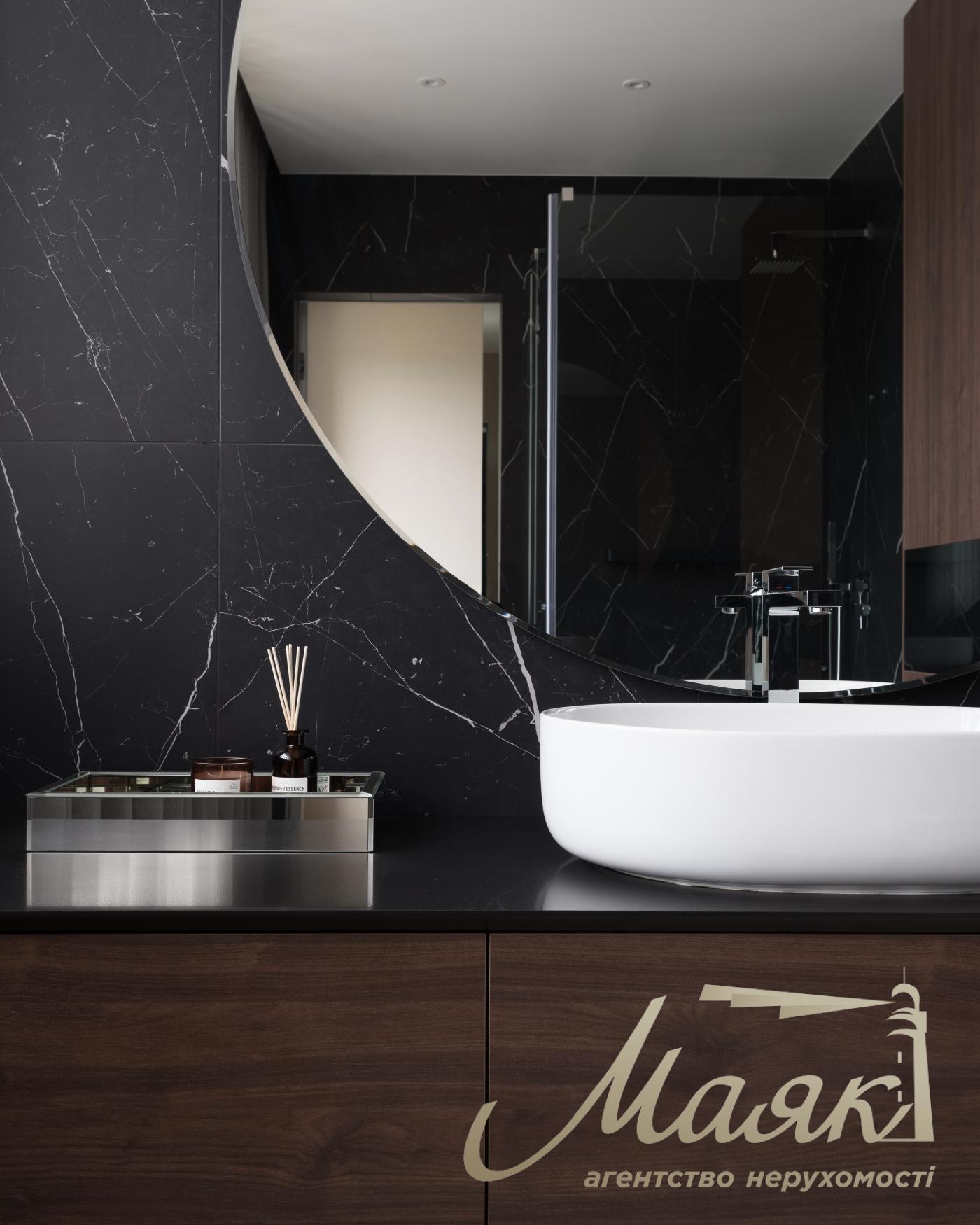 Sale of 2-storey townhouse 296m2, (3.5 hundredths) Kozin