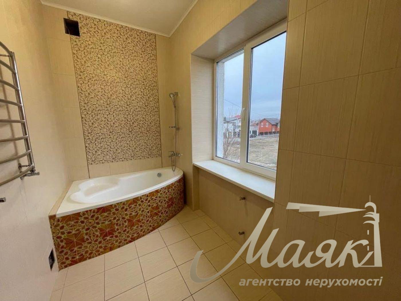 Продажа капитального дома 296м2 для семьи под Киевом в с. Крюковщина, ул. Вересневая