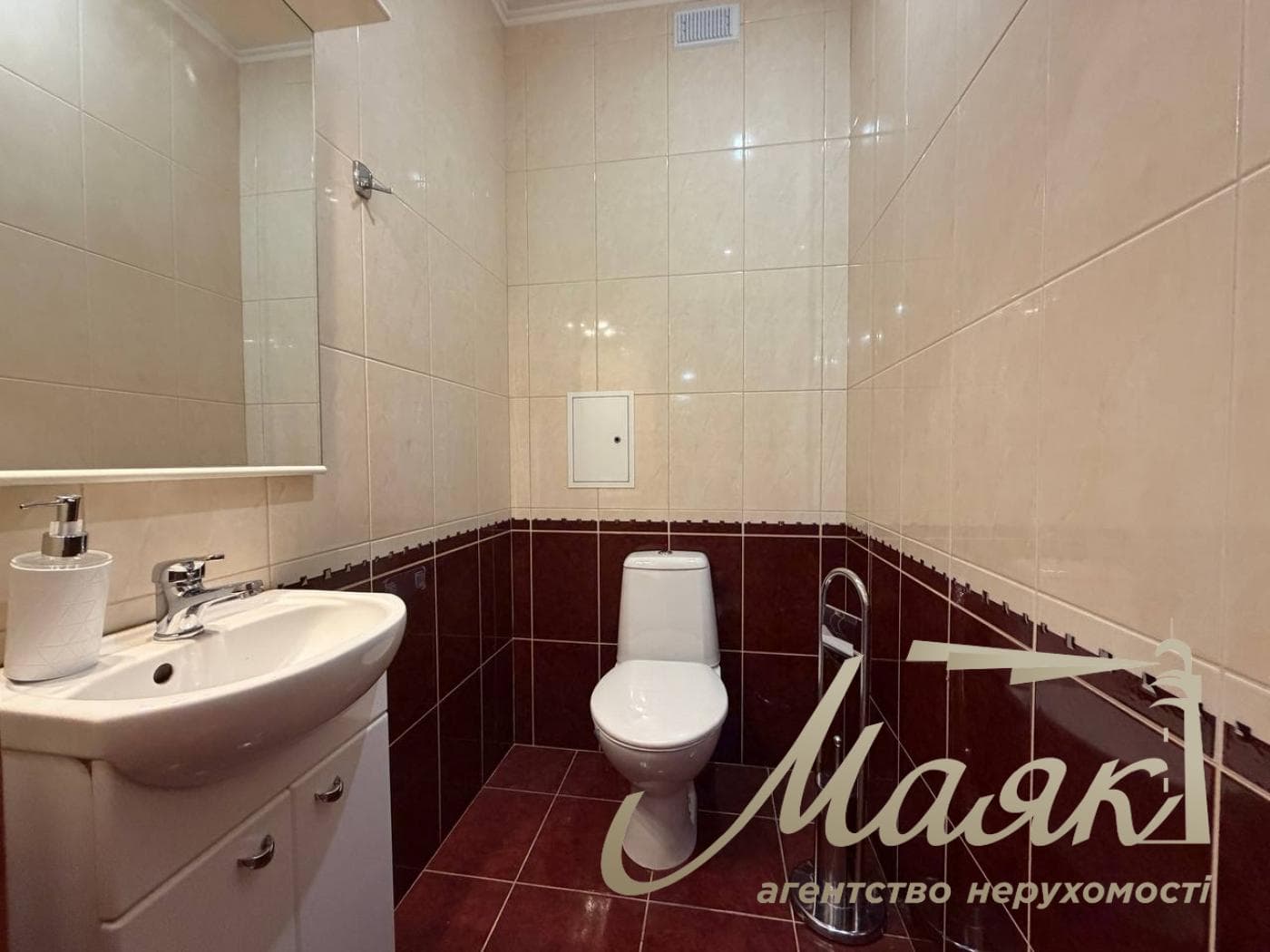 2-room apartment for rent at 4 Raisa Okipnaya Street, Levoberezhnaya.
