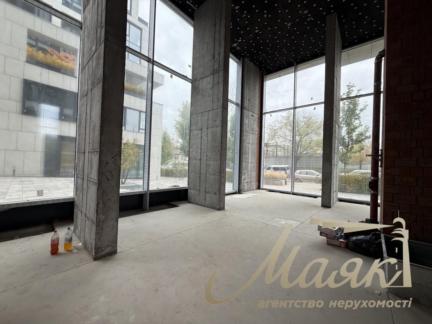 Продажа фасадного коммерческого помещения 244 м² в UNIT.Home, ул. Гарета Джонса/Семьи Хохловых, Шевченковский район.