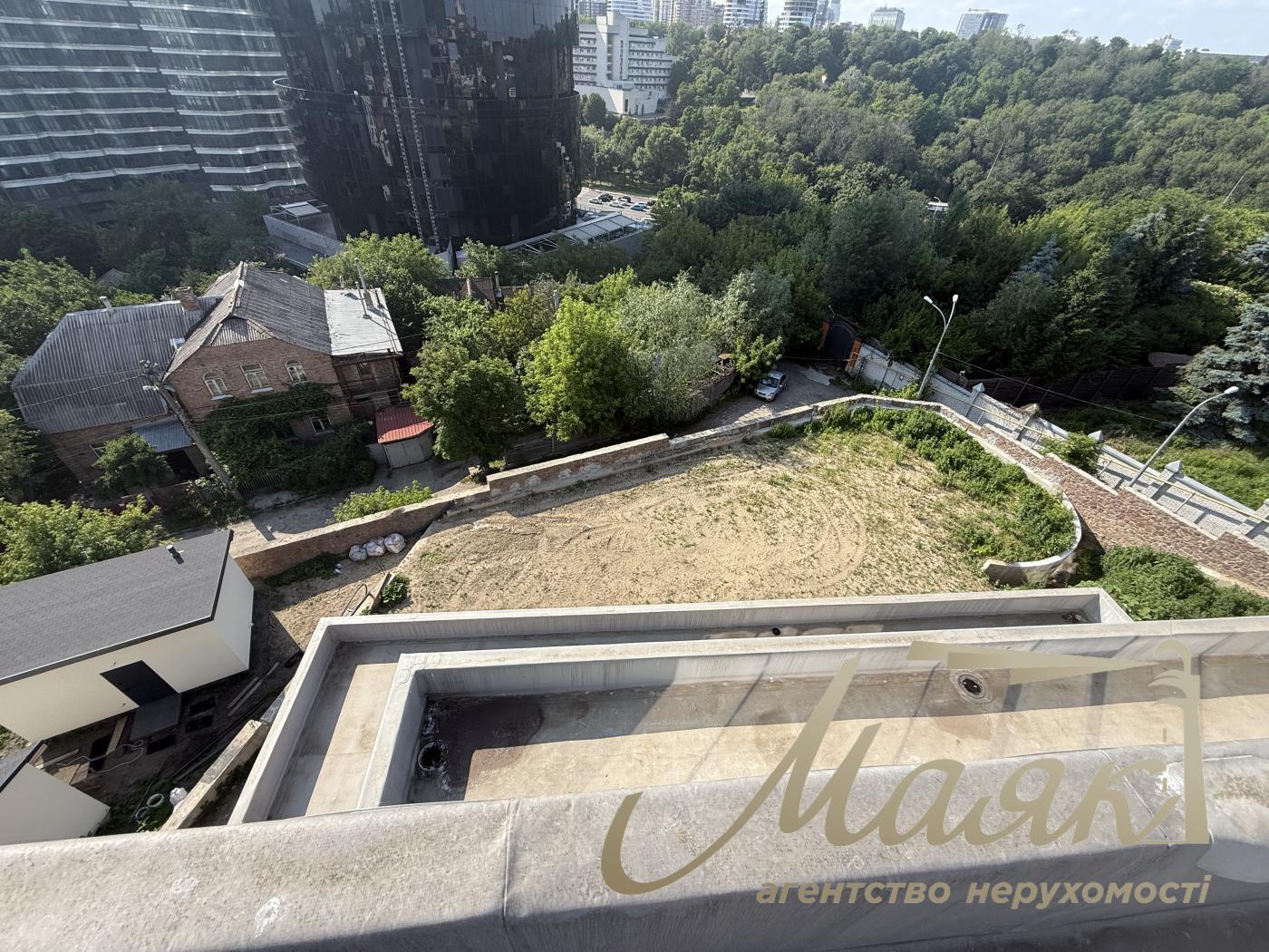 Продаж цілої будівлі в самому центрі Києва вул. Мічуріна, Звіринець, Київ біля IQ Бізнес центру
