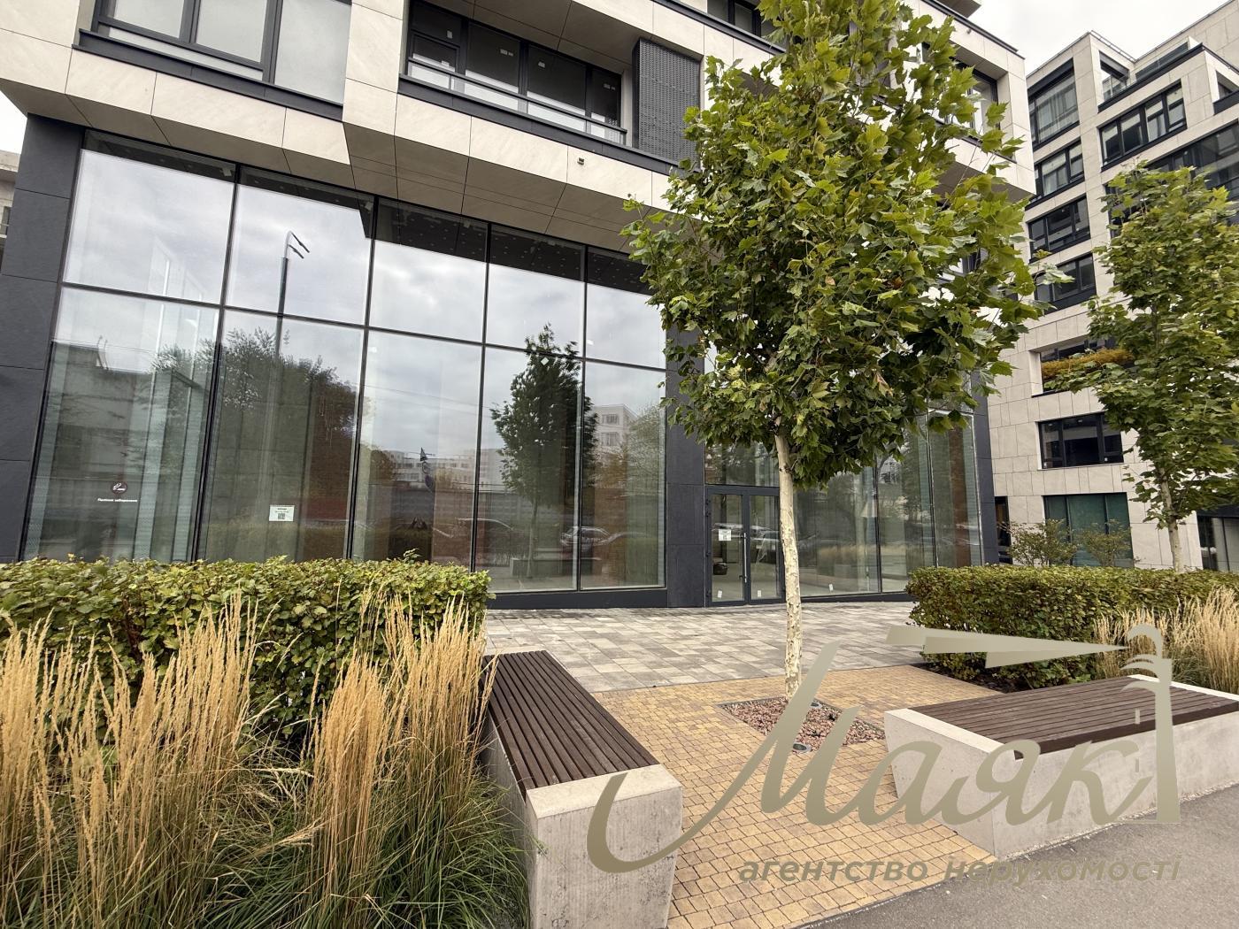 Продажа фасадного коммерческого помещения 244 м² в UNIT.Home, ул. Гарета Джонса/Семьи Хохловых, Шевченковский район.