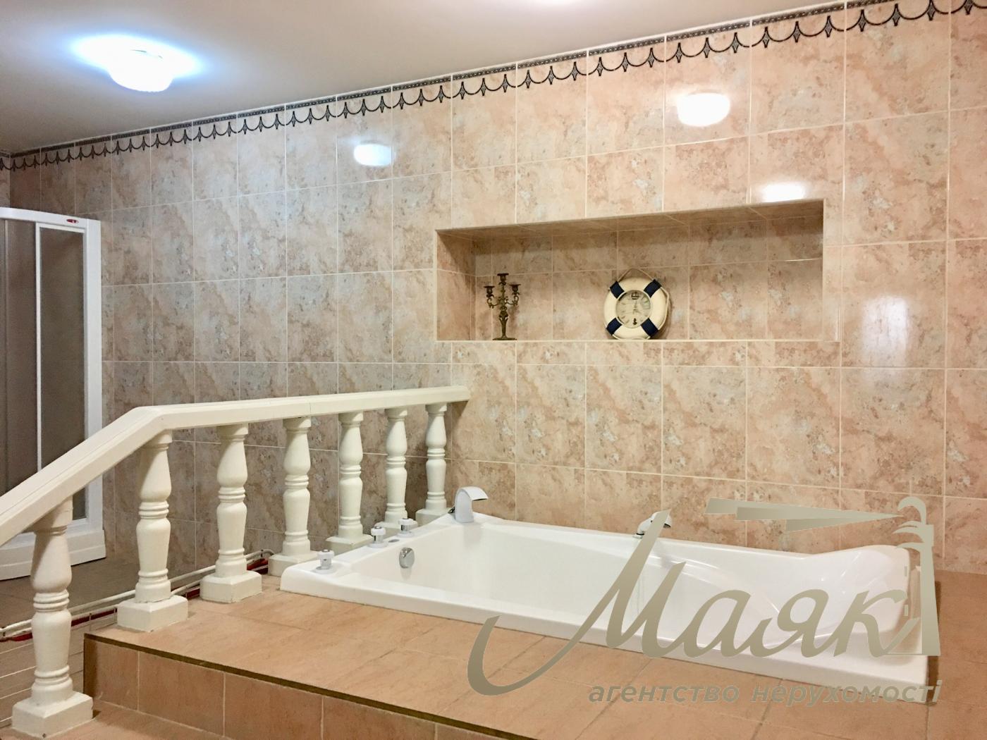 Rent 3-storey house 492,7m2, Lesniki