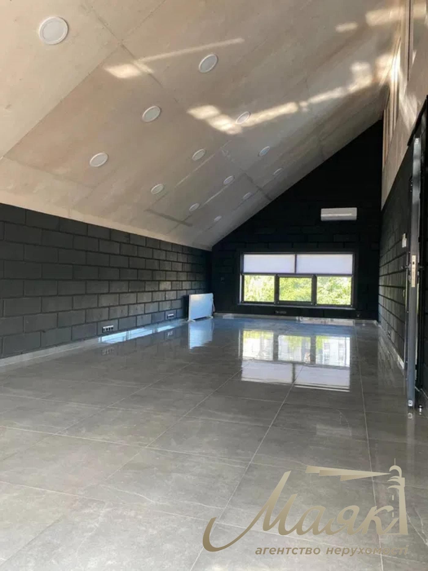 Оренда окремої будівлі площею 750 м² під офіс поруч із станцією метро «Осокорки», Дарницький район