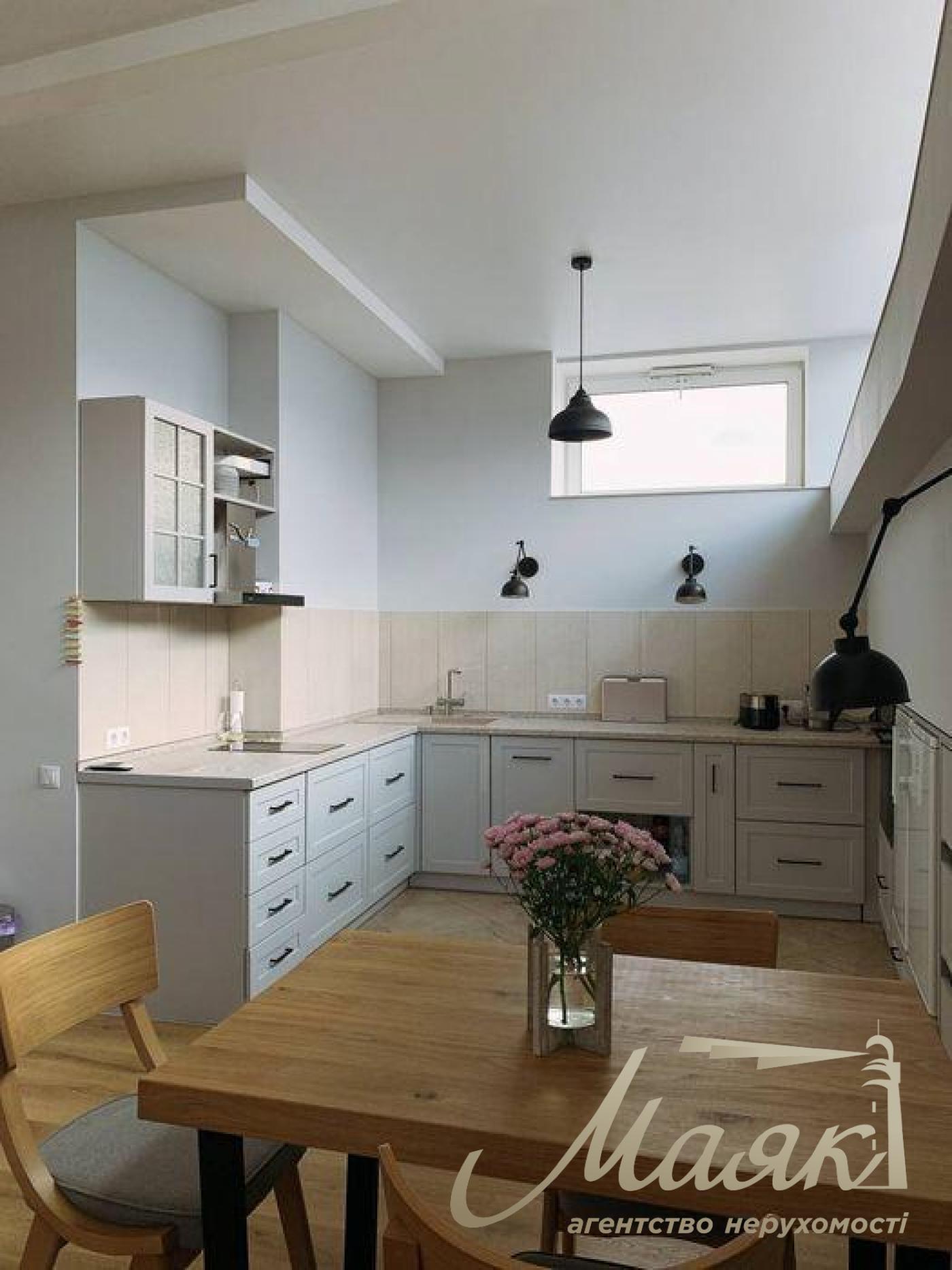 Продаж видової 2-х рівневої квартири з каміном, 115 м2 у Дніпровська набережна