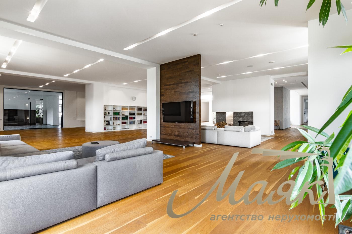 Оренда будівлі 3500м2 у с. с. Красне Перше, поруч із м. Обухів