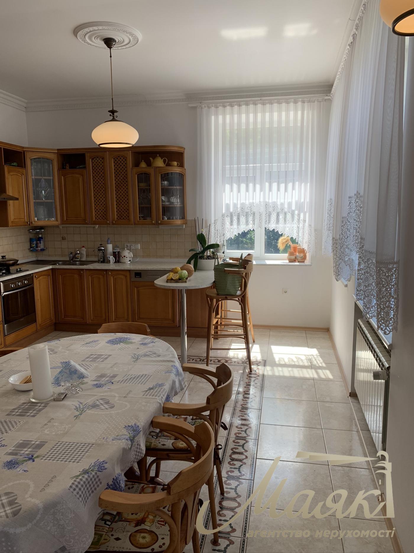 Rent 3-storey house 492,7m2, Lesniki