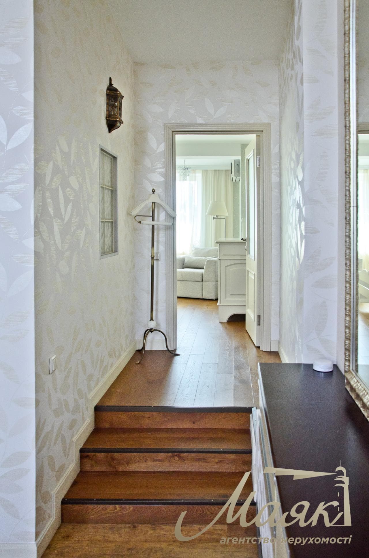 For sale 4-room apartment, Sofiyskaya Square