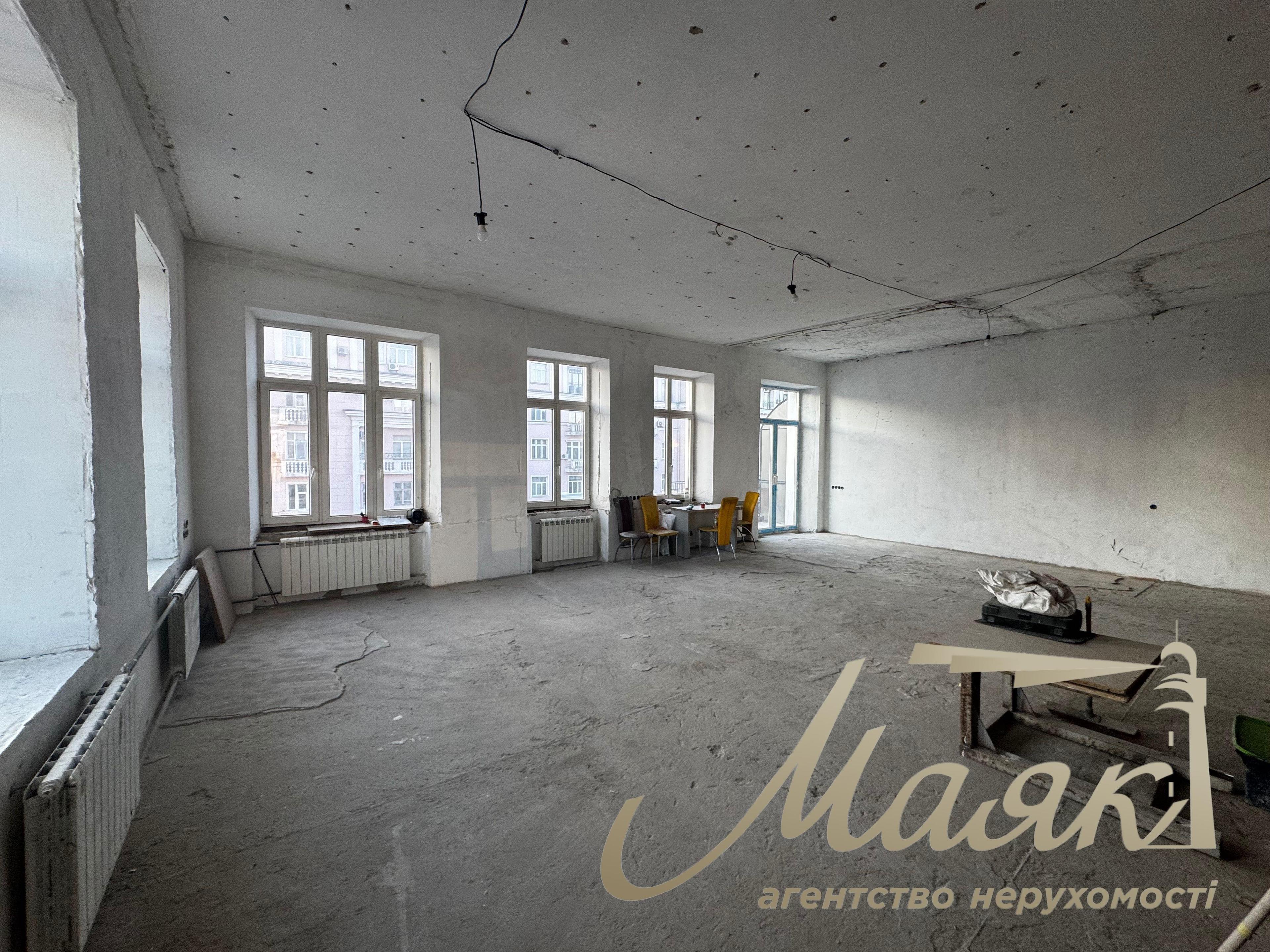 For sale 3-bedroom apartment, 137 m², Antonovicha str. 3A, the center of Kiev