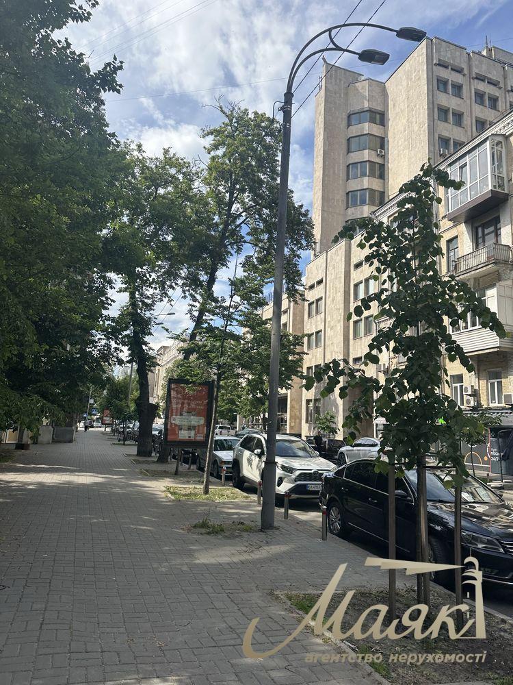Оренда фасаду 147 м2, вул Інститутська, центр